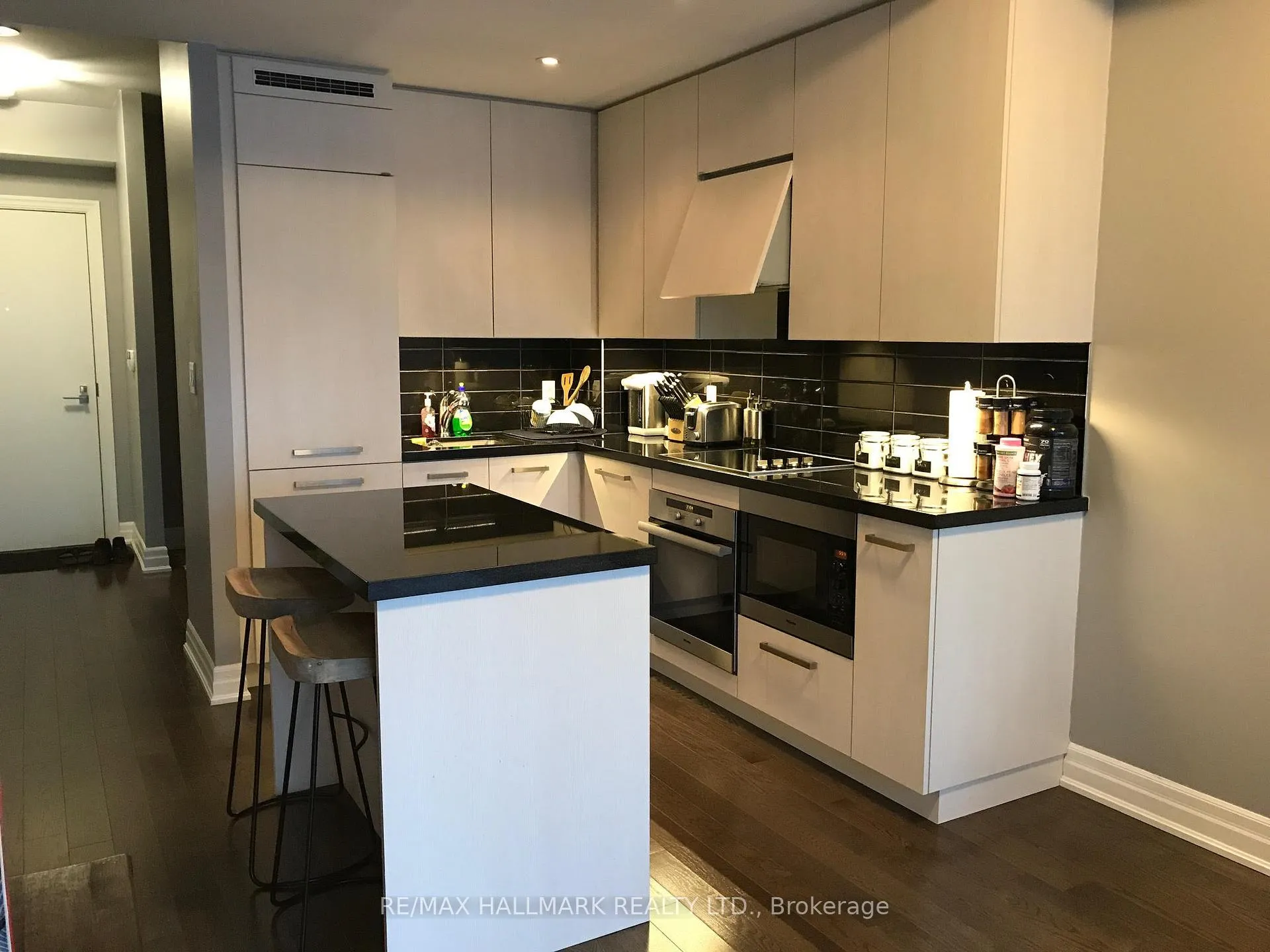 Photo 10 of Unit 3003, 8 The Esplanade Road, Toronto, Waterfront Communities — HOMEH