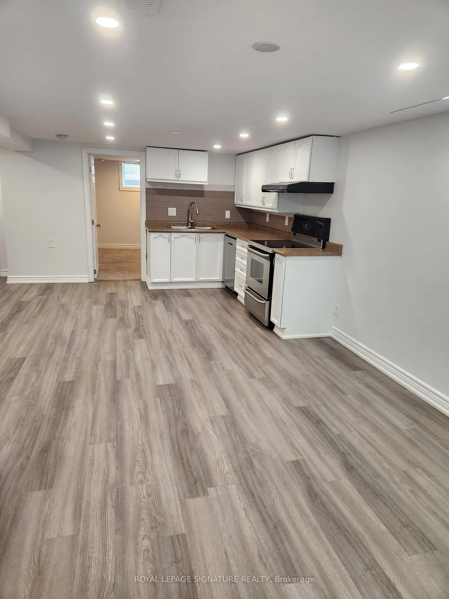 Photo 3 of 43 Mcintyre Crescent, Halton Hills, Georgetown — HOMEH