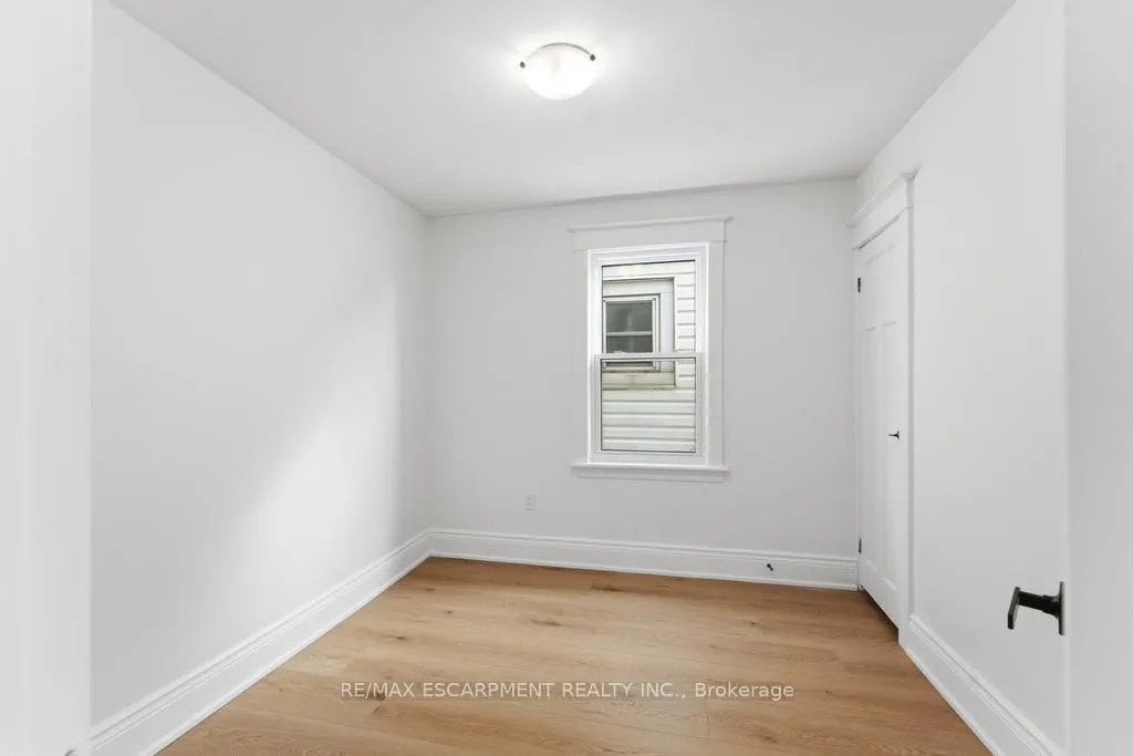 Photo 14 of 63 Argyle Avenue, Hamilton, Crown Point — HOMEH