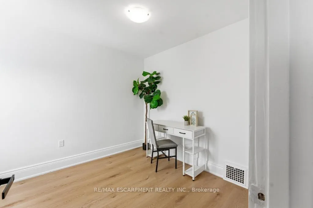 Photo 16 of 63 Argyle Avenue, Hamilton, Crown Point — HOMEH