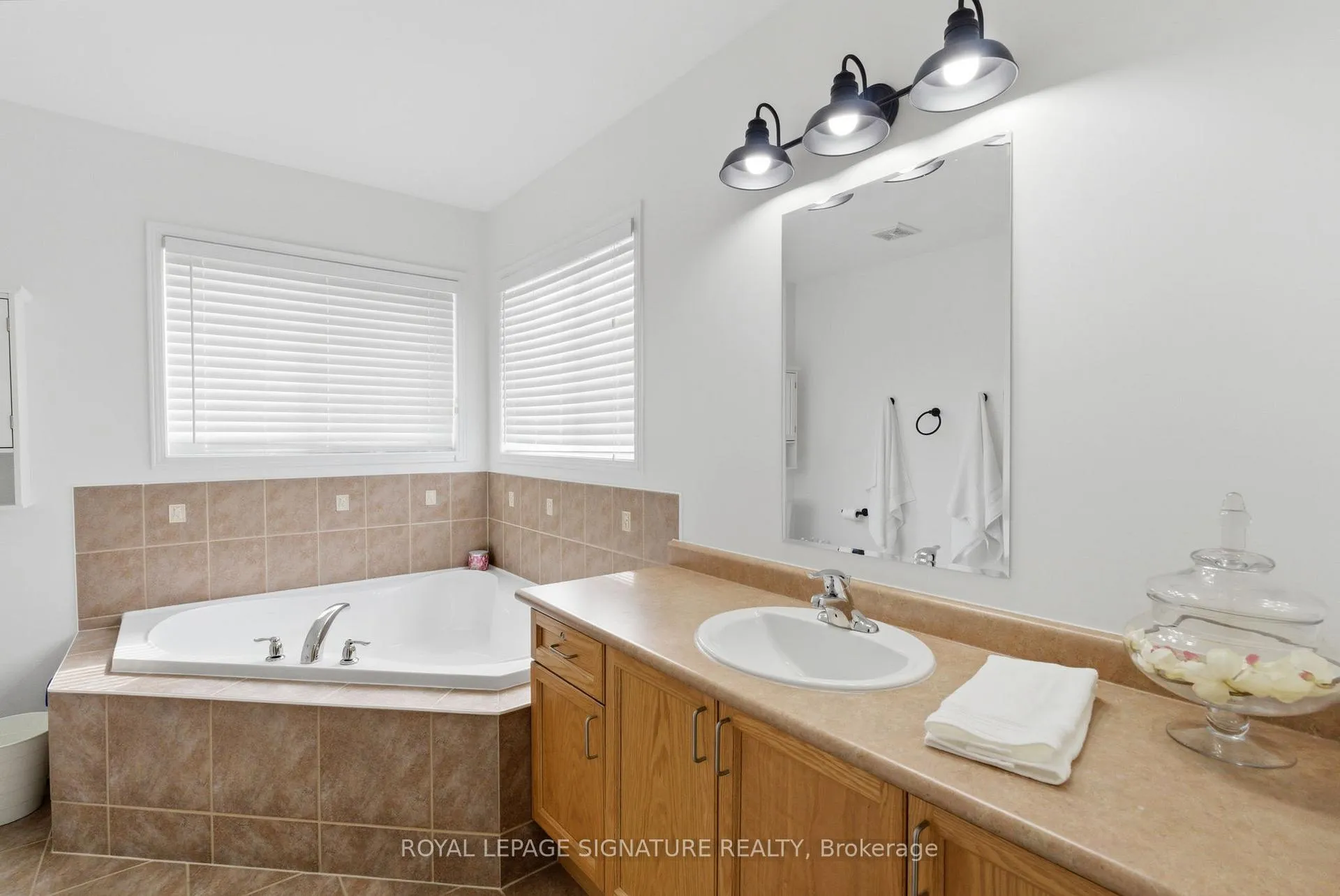 Photo 14 of 1756 Arborwood Drive, Oshawa, Taunton — HOMEH