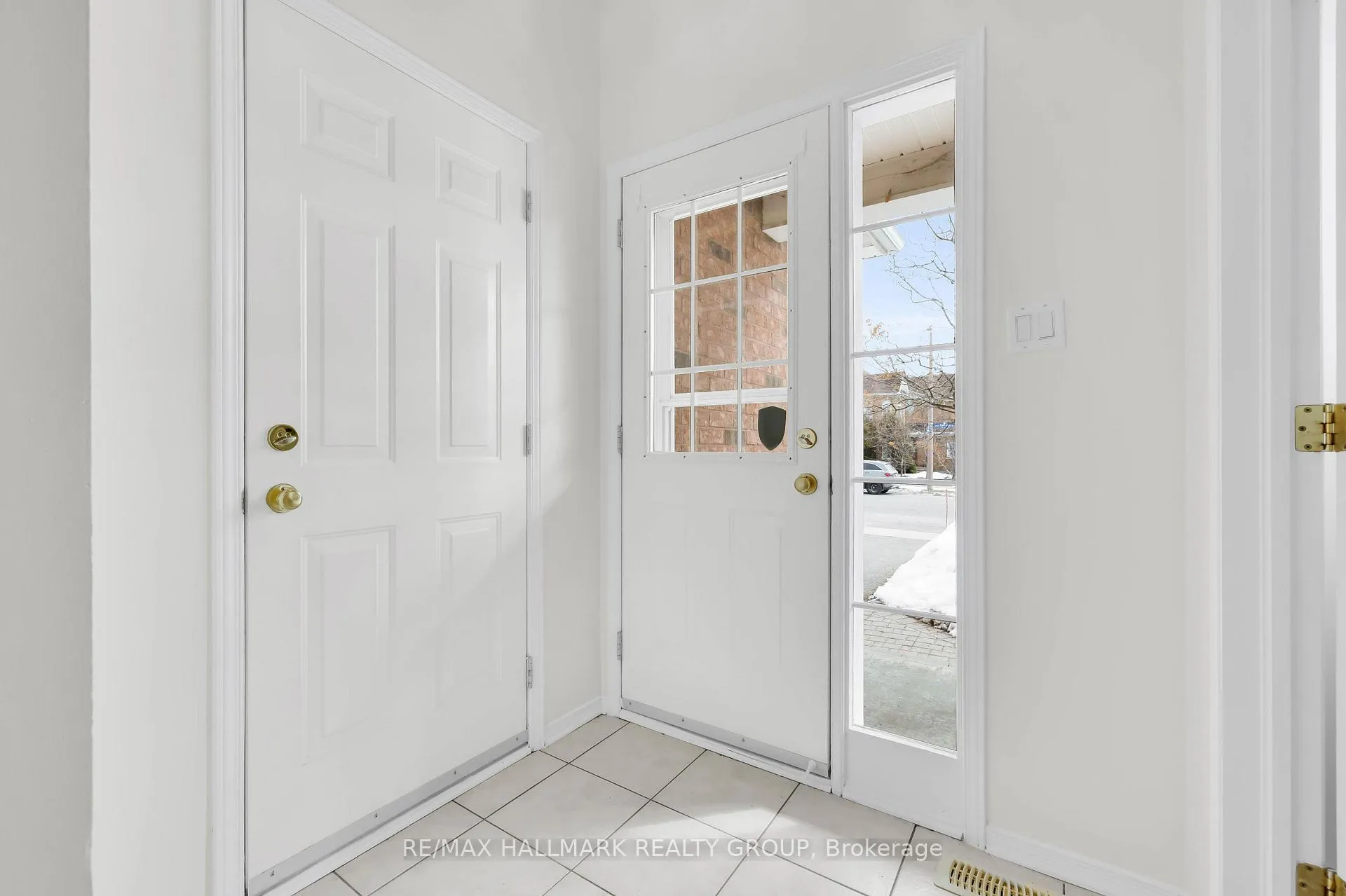 Photo 2 of 40 Goldridge Drive, Ottawa, Kanata - Kanata Lakes/Heritage Hills — HOMEH