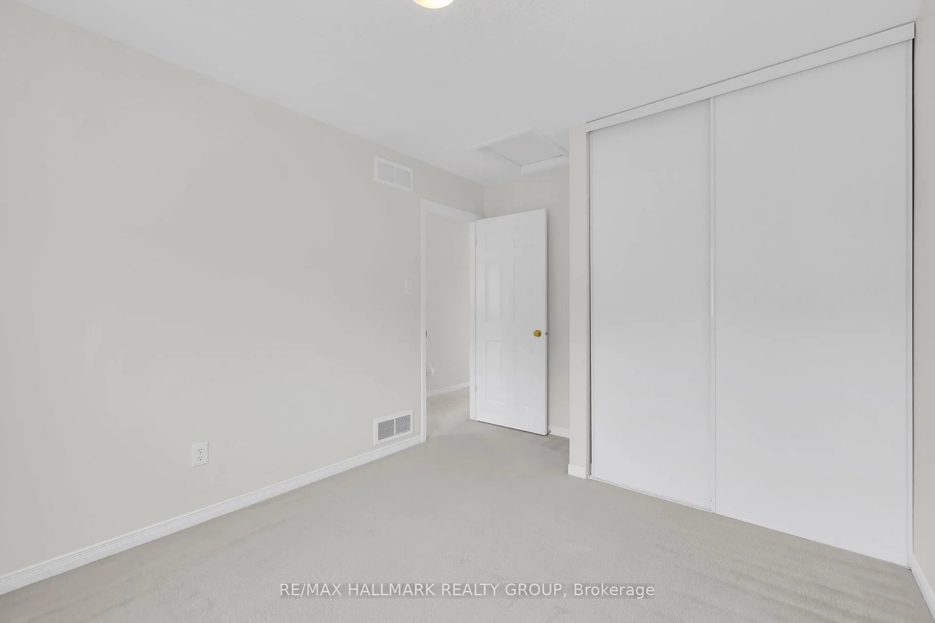 Photo 16 of 40 Goldridge Drive, Ottawa, Kanata - Kanata Lakes/Heritage Hills — HOMEH