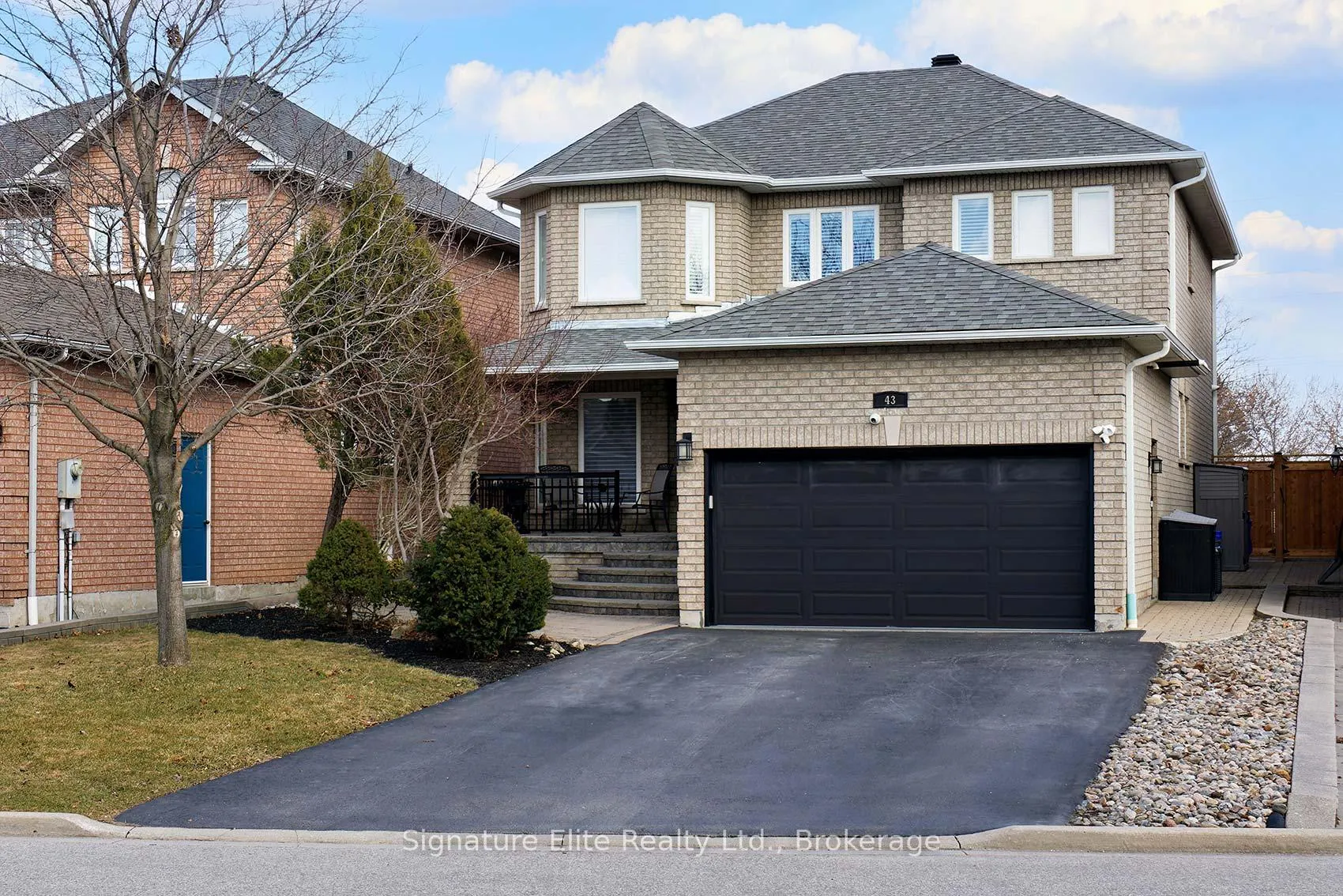 Photo 2 of 43 Brasswinds Court, Vaughan, West Woodbridge — HOMEH