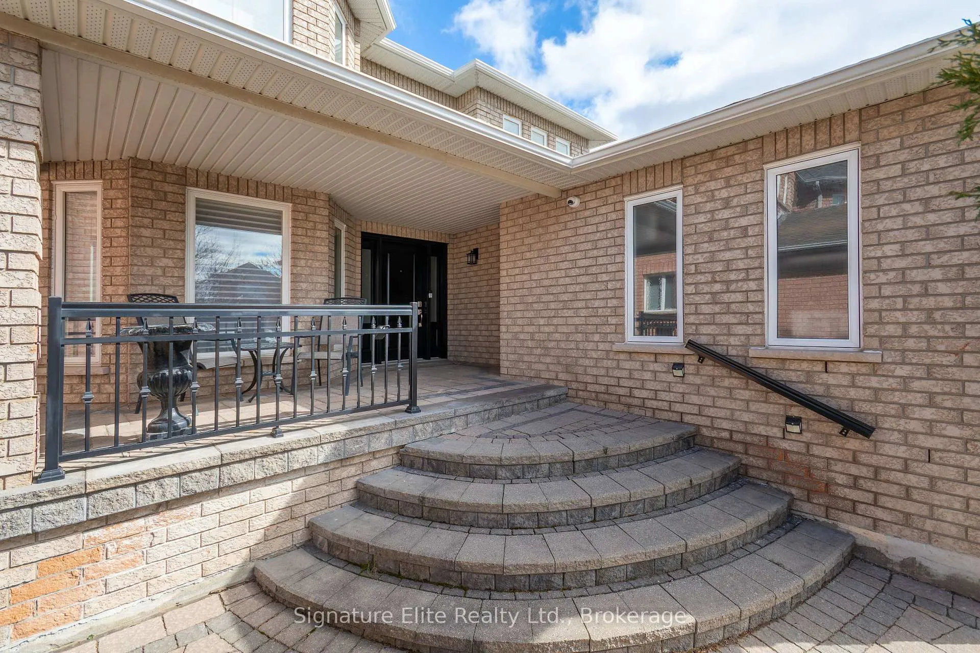 Photo 3 of 43 Brasswinds Court, Vaughan, West Woodbridge — HOMEH