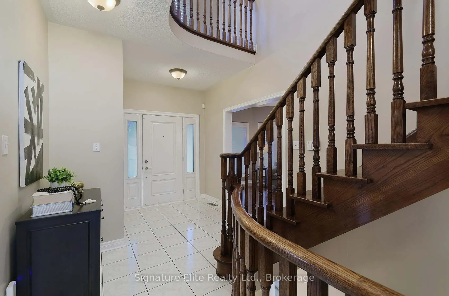 Photo 4 of 43 Brasswinds Court, Vaughan, West Woodbridge — HOMEH