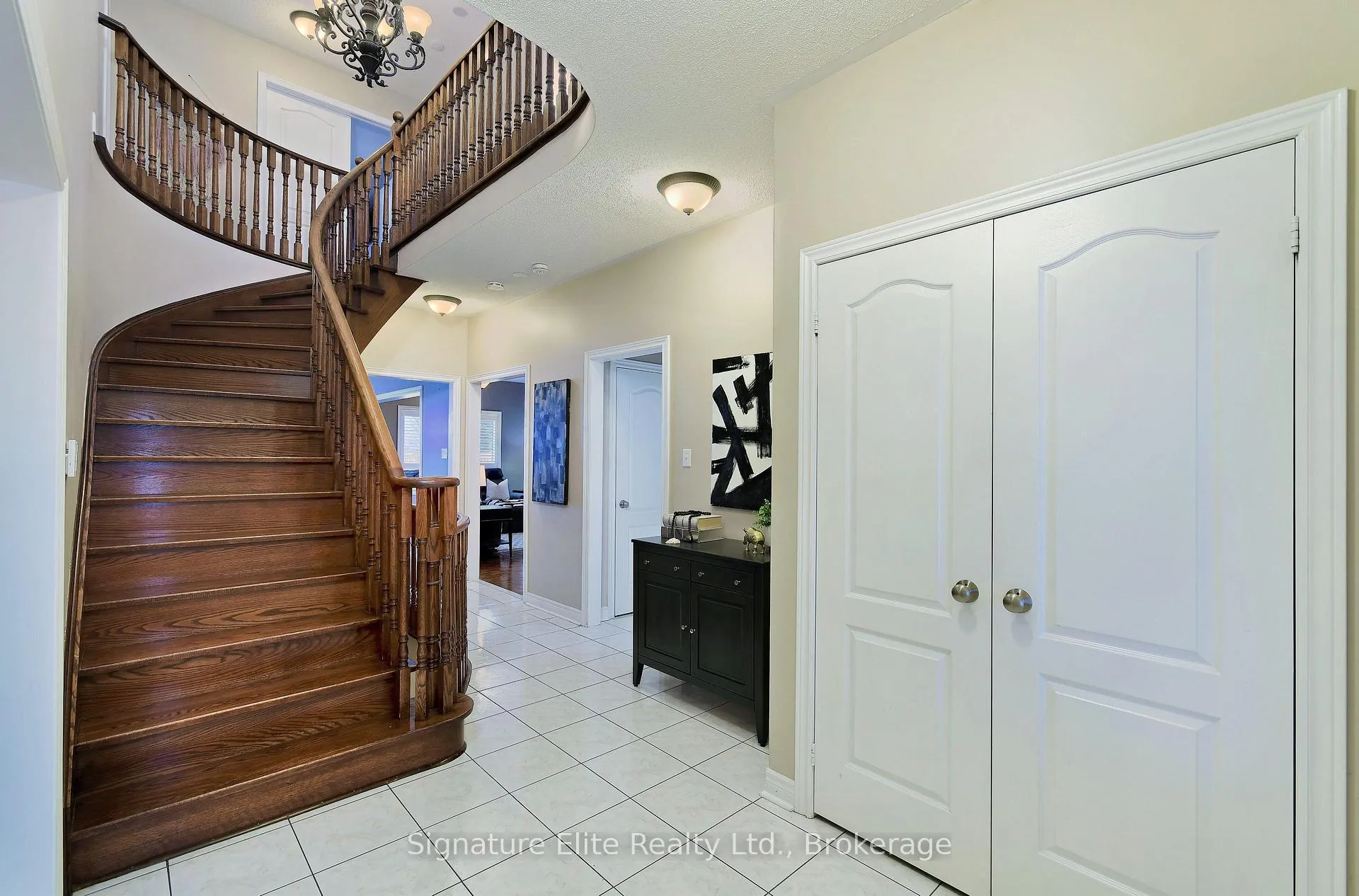 Photo 5 of 43 Brasswinds Court, Vaughan, West Woodbridge — HOMEH