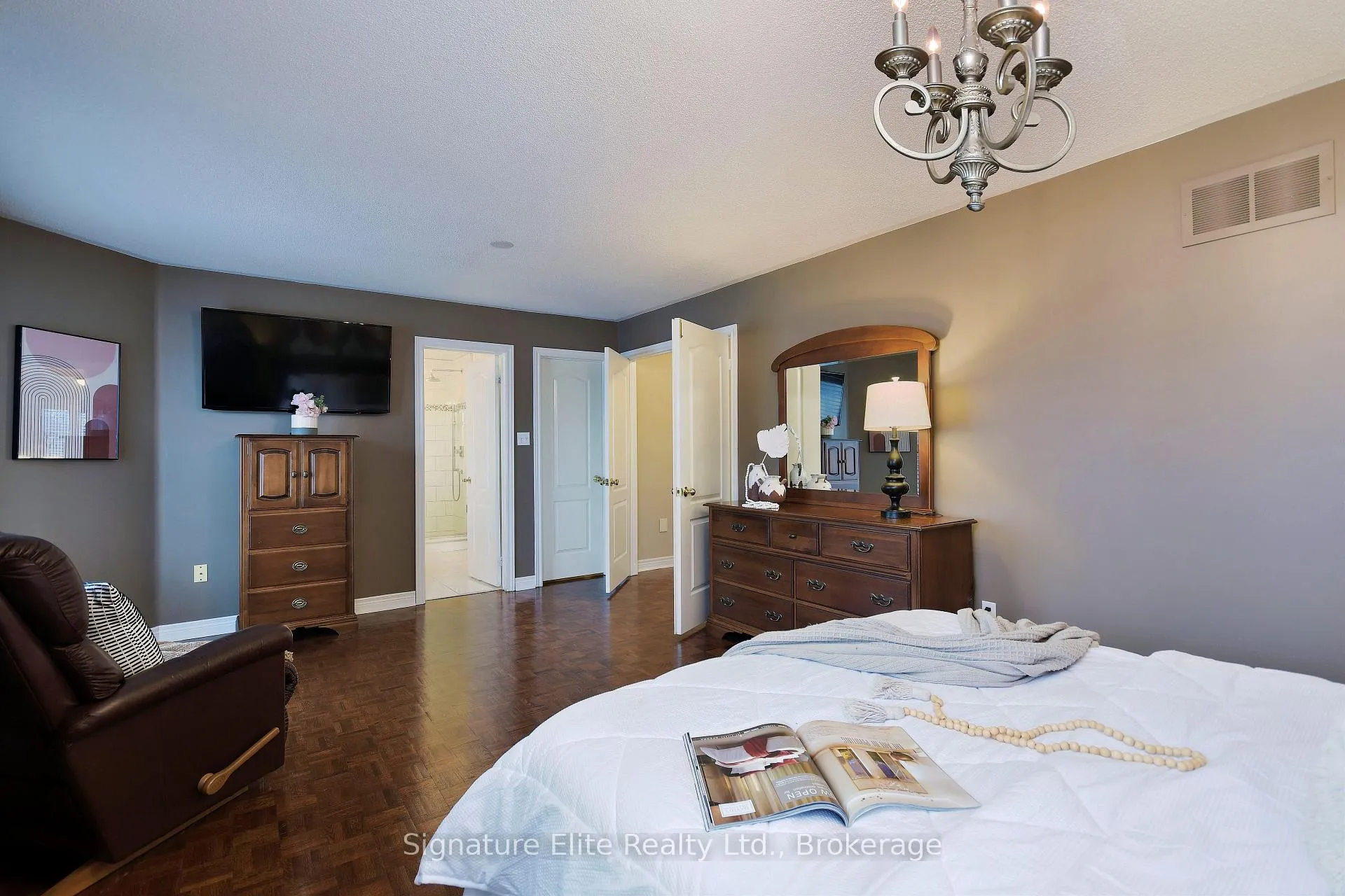 Photo 19 of 43 Brasswinds Court, Vaughan, West Woodbridge — HOMEH