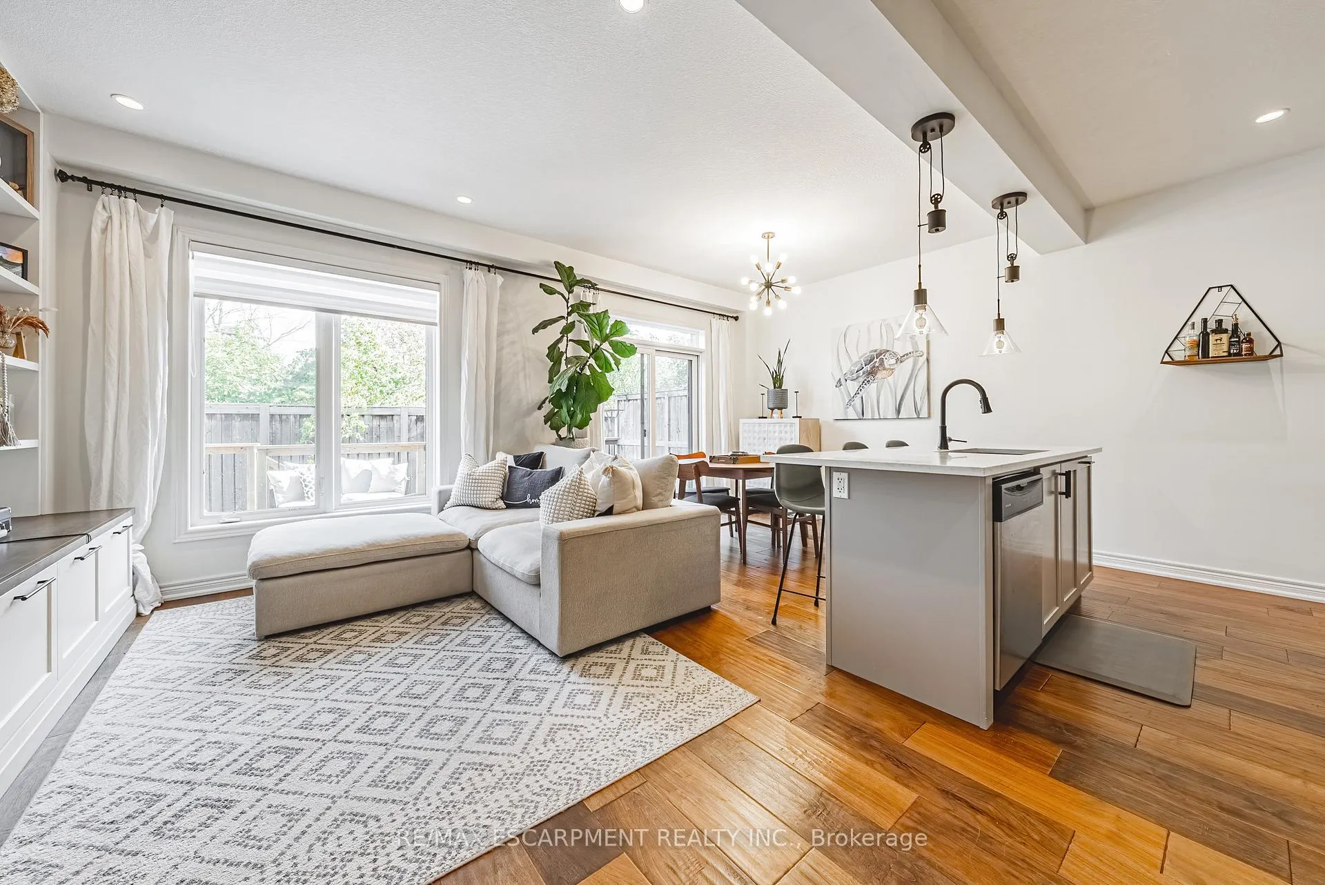 Photo 2 of 83 Southshore Crescent, Hamilton, Lakeshore — HOMEH