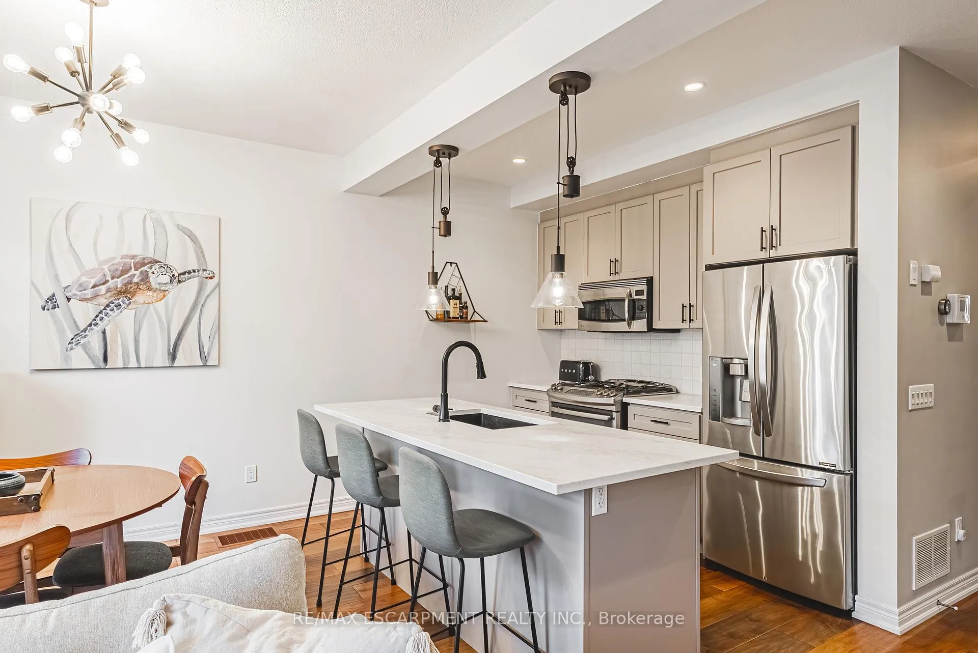 Photo 4 of 83 Southshore Crescent, Hamilton, Lakeshore — HOMEH