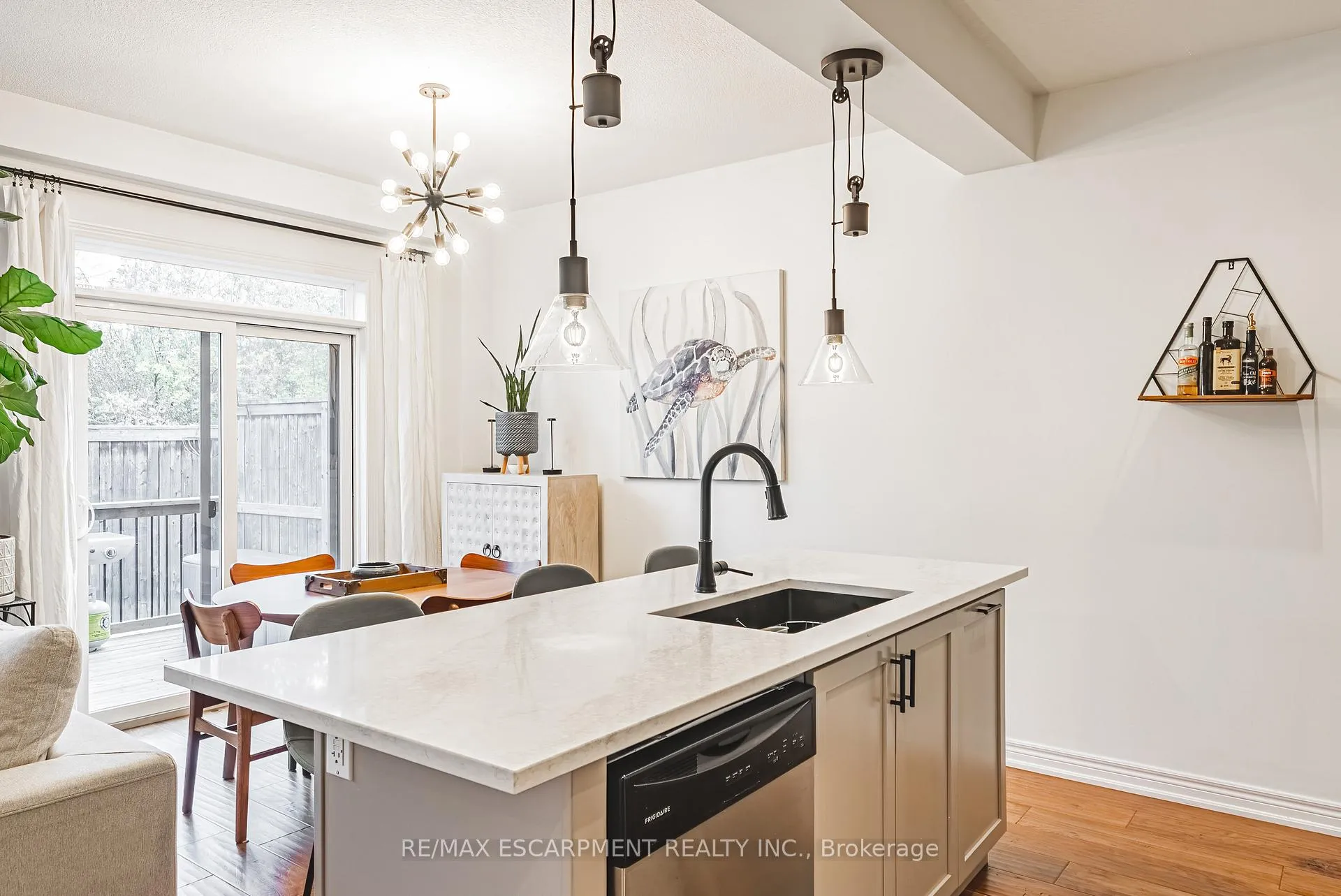 Photo 6 of 83 Southshore Crescent, Hamilton, Lakeshore — HOMEH