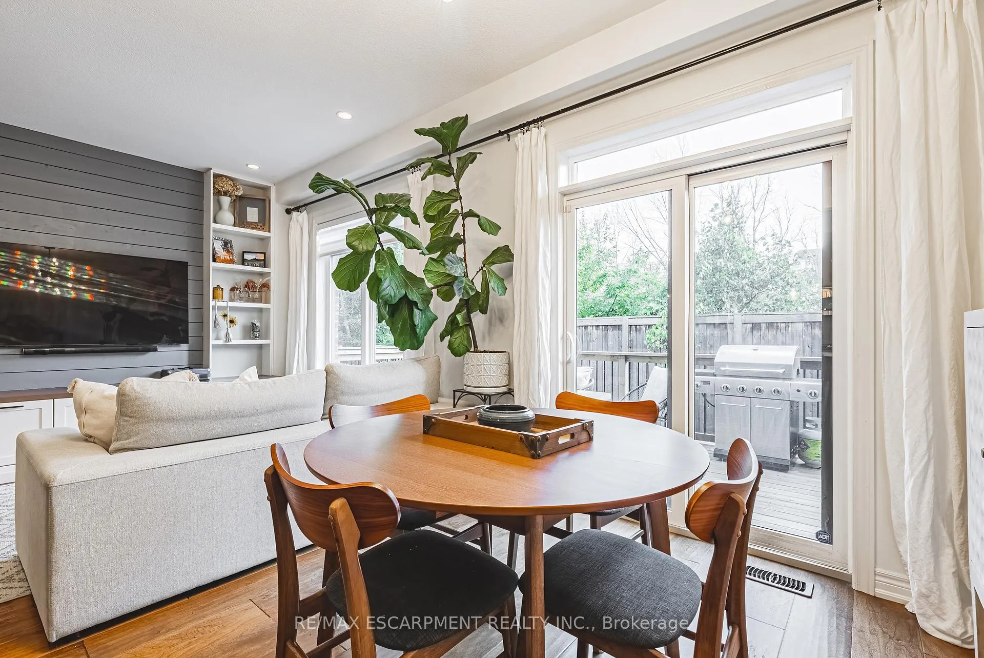 Photo 7 of 83 Southshore Crescent, Hamilton, Lakeshore — HOMEH