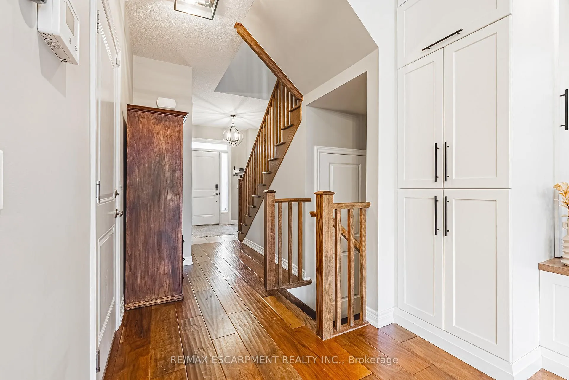 Photo 10 of 83 Southshore Crescent, Hamilton, Lakeshore — HOMEH
