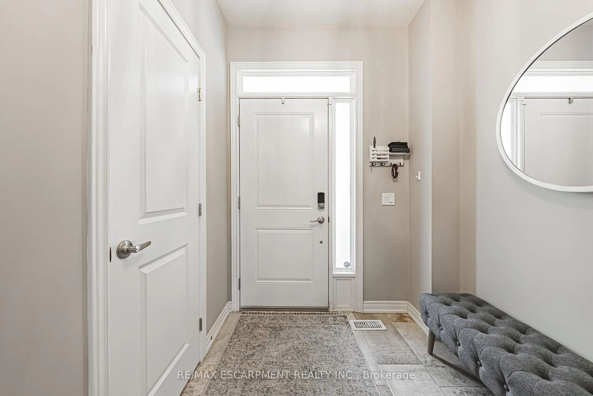Photo 11 of 83 Southshore Crescent, Hamilton, Lakeshore — HOMEH