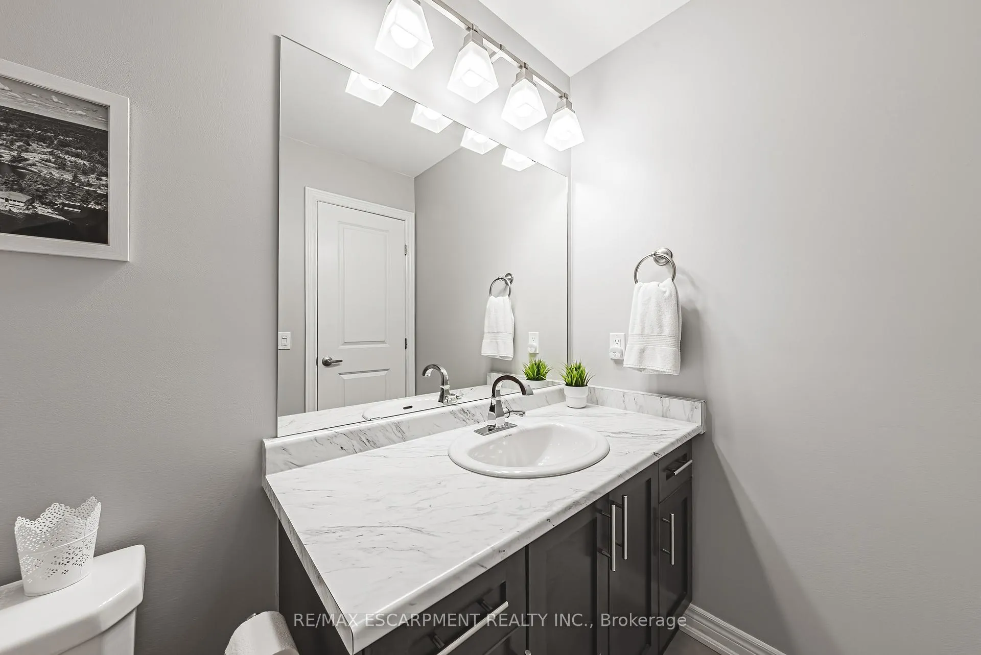 Photo 17 of 83 Southshore Crescent, Hamilton, Lakeshore — HOMEH