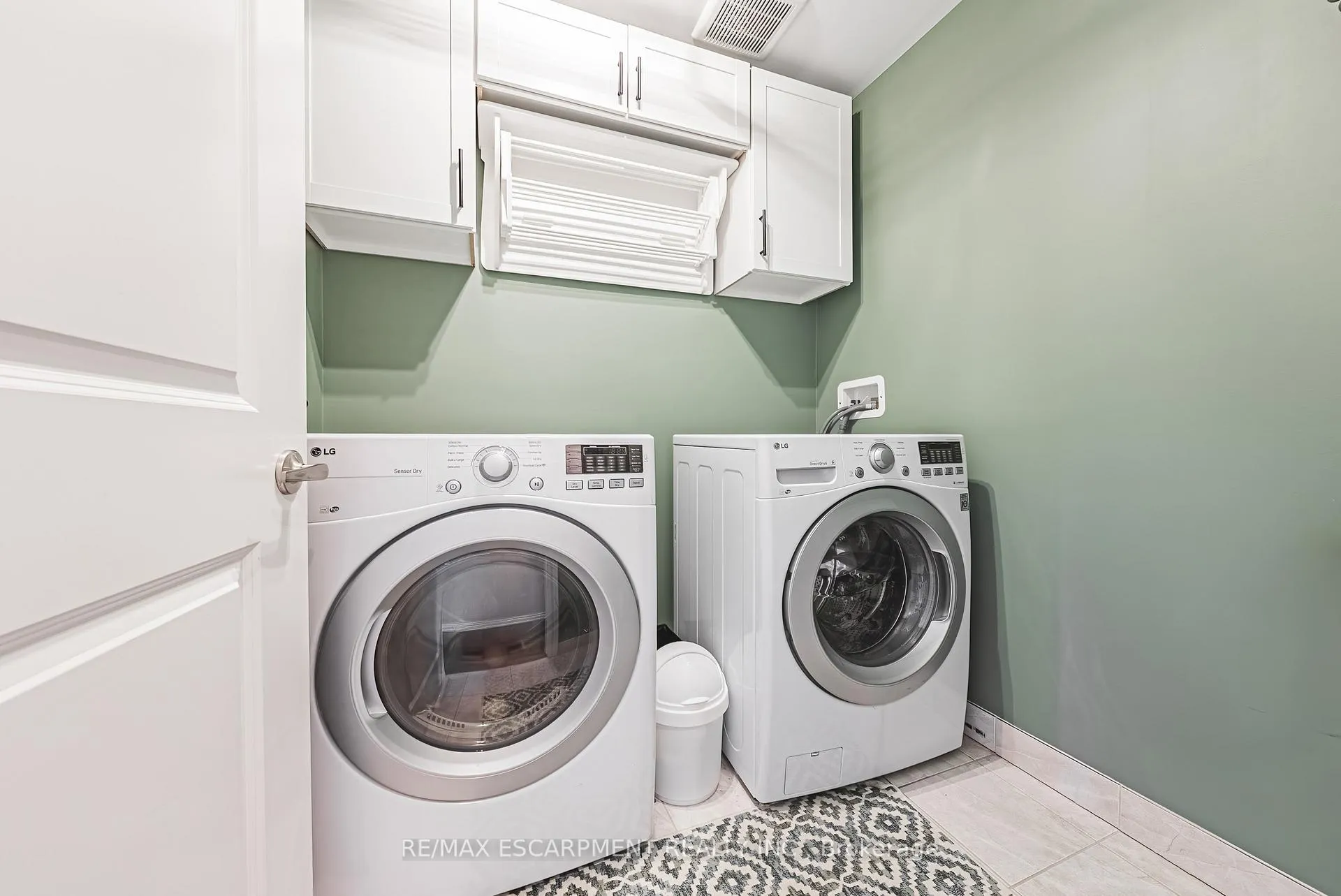 Photo 21 of 83 Southshore Crescent, Hamilton, Lakeshore — HOMEH
