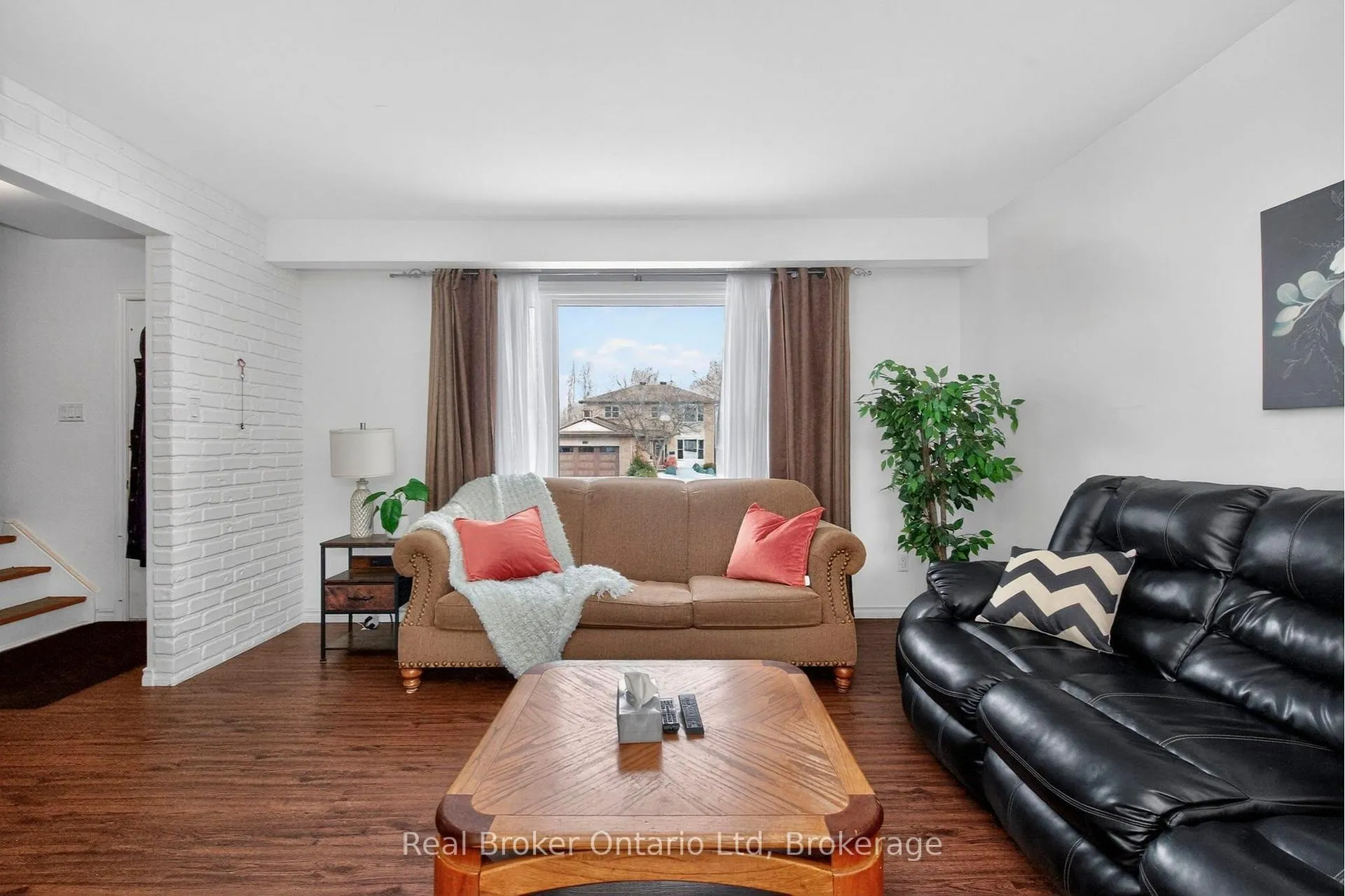 Photo 3 of 150 Woodland Drive, Midland — HOMEH