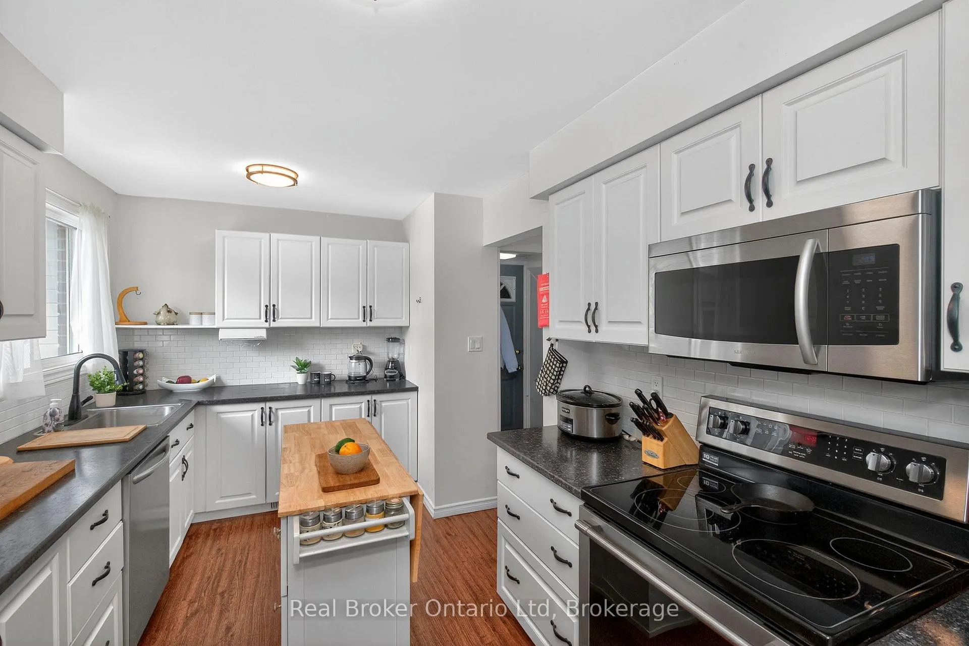 Photo 9 of 150 Woodland Drive, Midland — HOMEH
