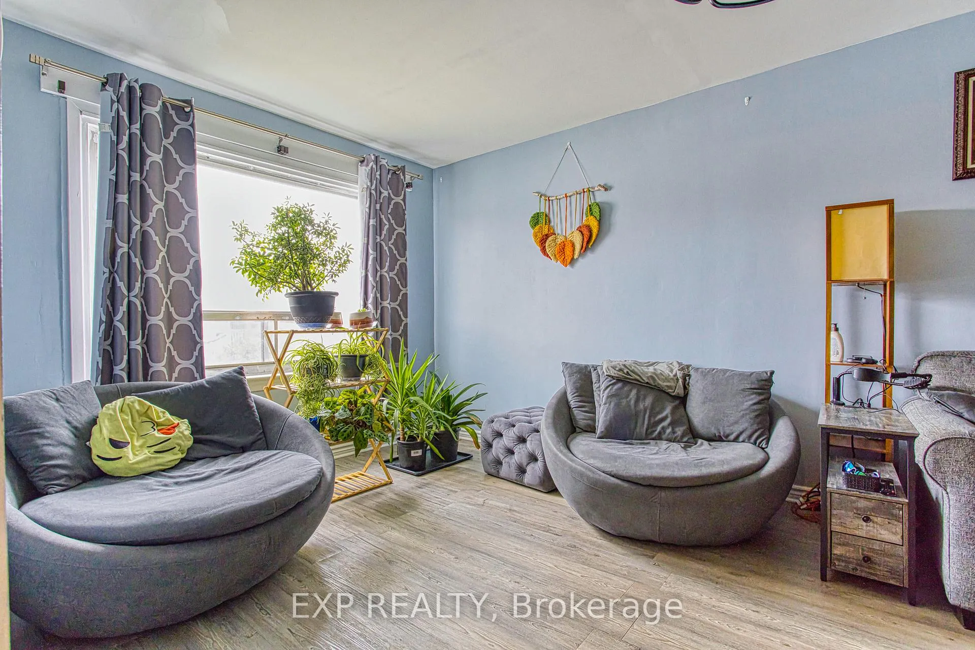 Photo 5 of 145 Albany Avenue, Hamilton, Homeside — HOMEH