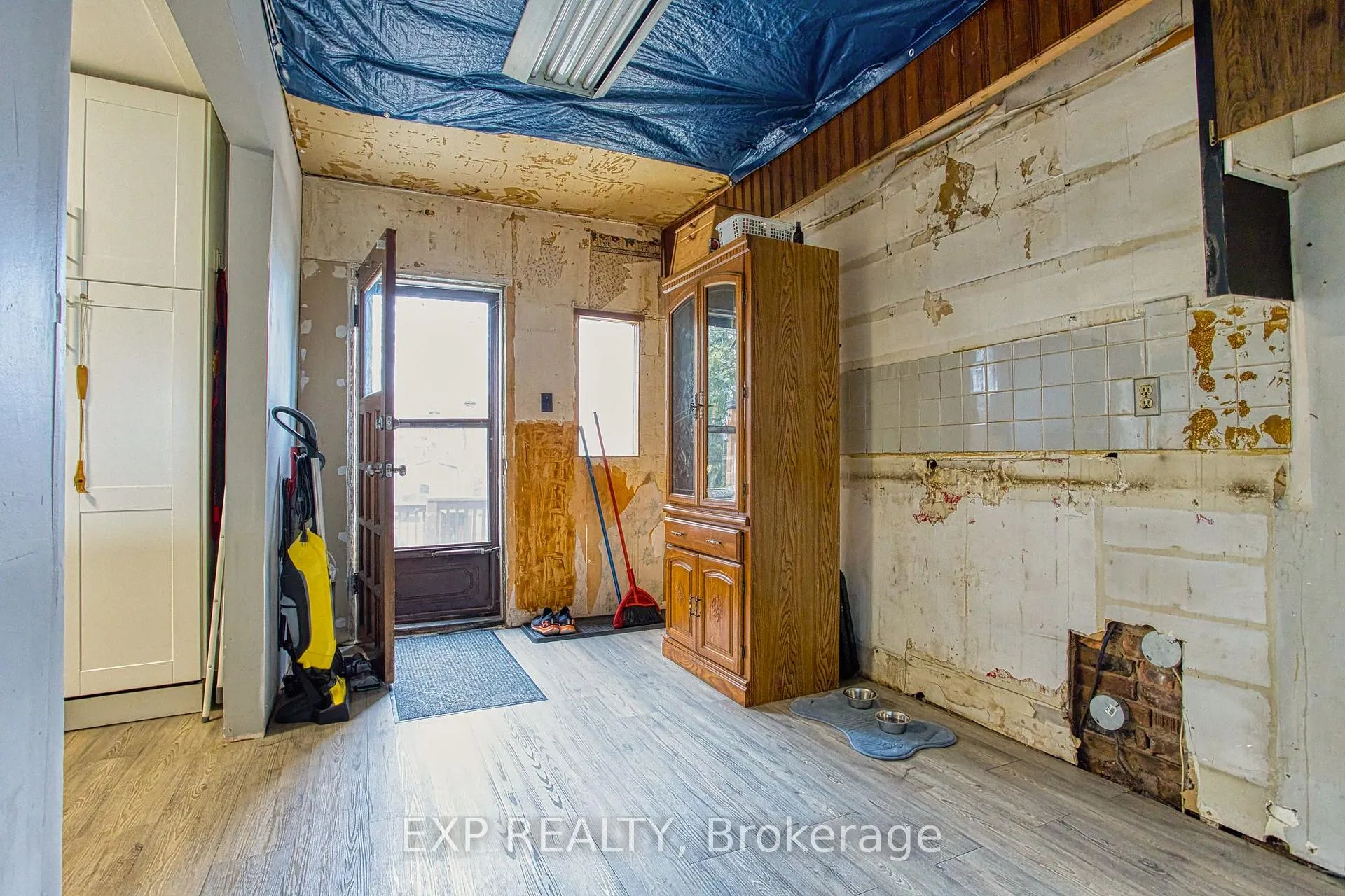 Photo 10 of 145 Albany Avenue, Hamilton, Homeside — HOMEH