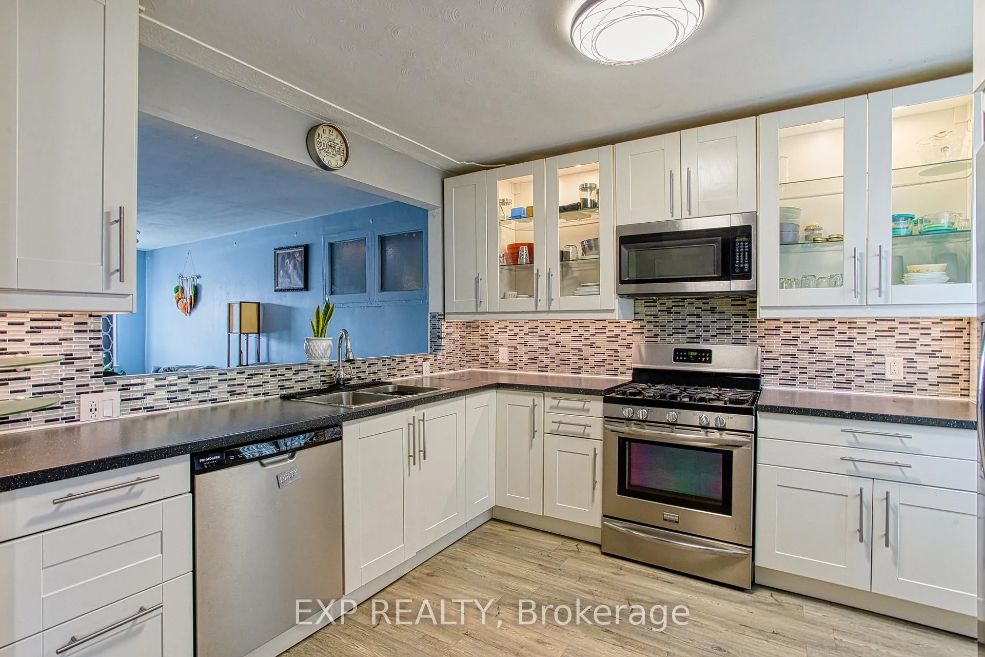 Photo 12 of 145 Albany Avenue, Hamilton, Homeside — HOMEH