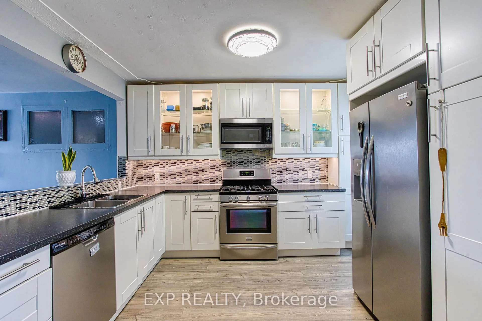 Photo 13 of 145 Albany Avenue, Hamilton, Homeside — HOMEH