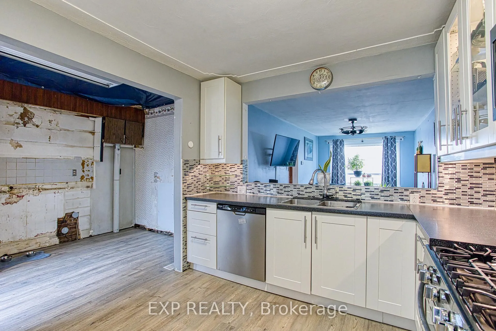 Photo 15 of 145 Albany Avenue, Hamilton, Homeside — HOMEH