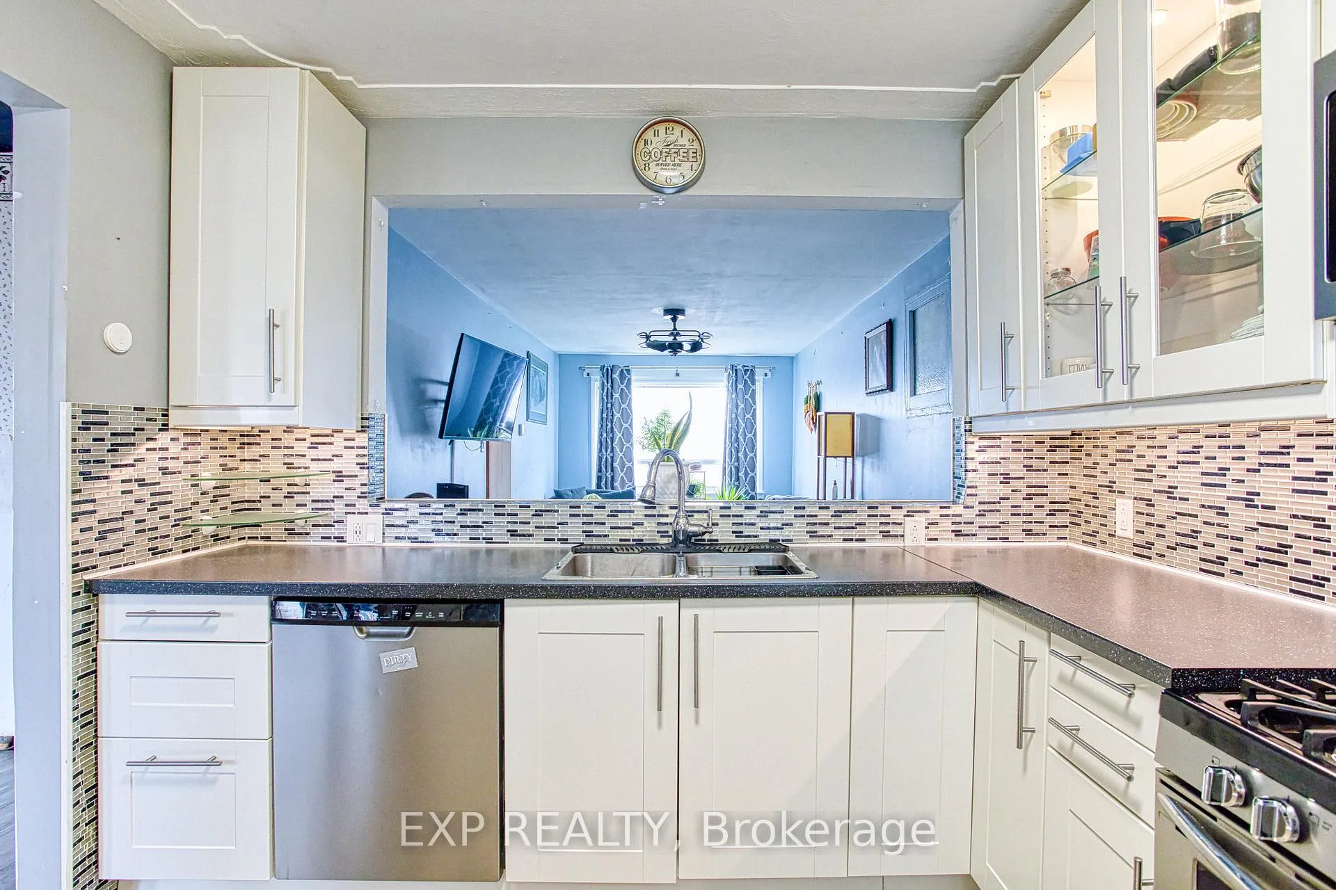 Photo 16 of 145 Albany Avenue, Hamilton, Homeside — HOMEH