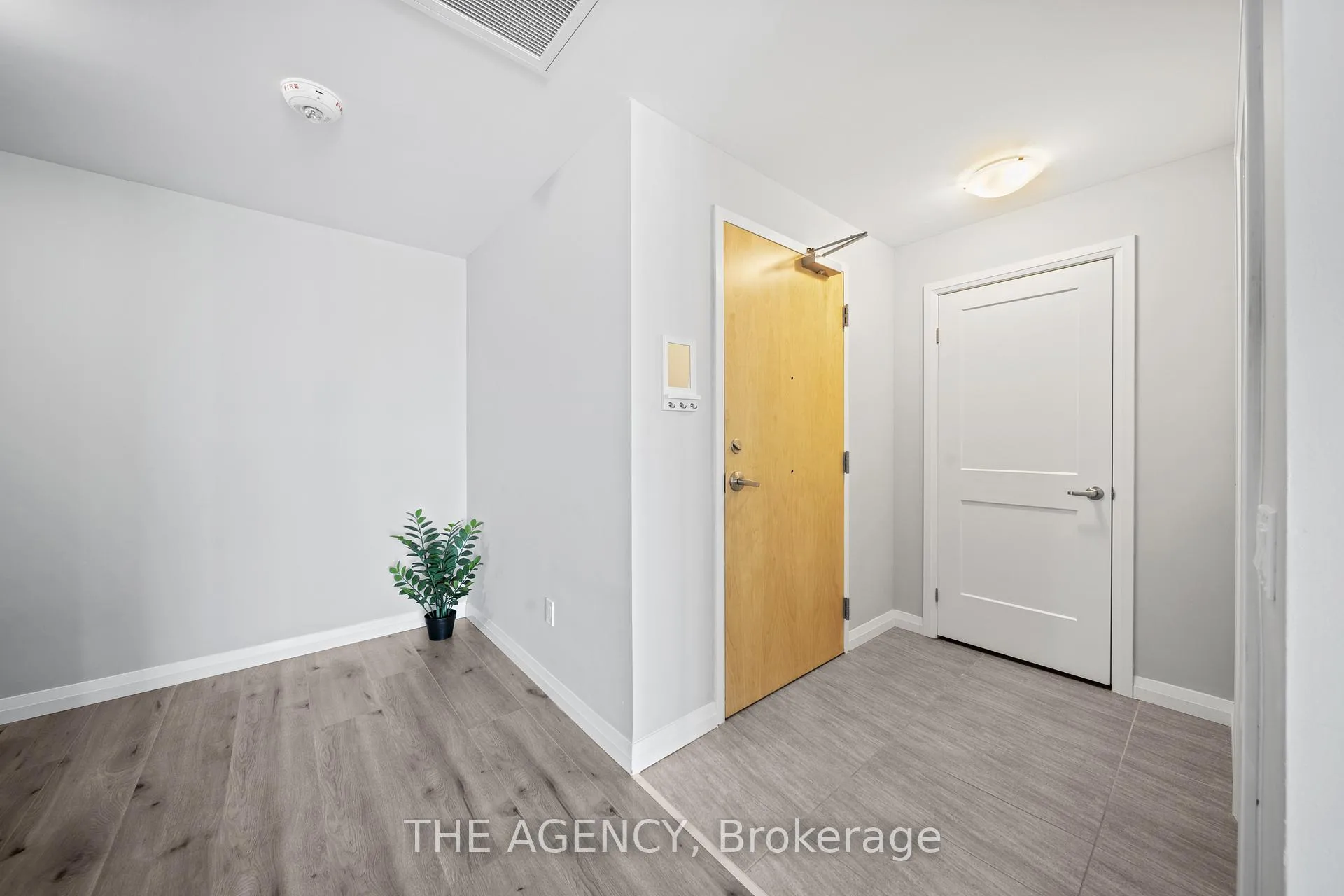 Photo 3 of Unit 2712, 60 Charles Street W, Kitchener — HOMEH