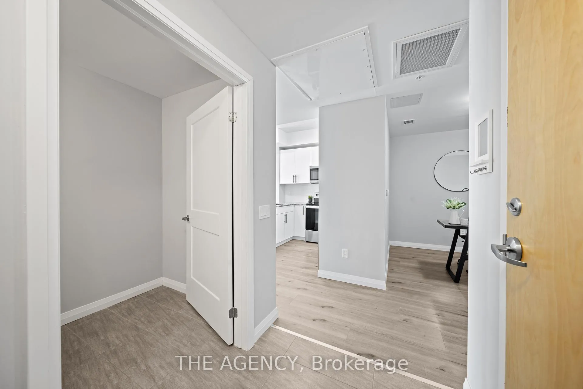 Photo 4 of Unit 2712, 60 Charles Street W, Kitchener — HOMEH