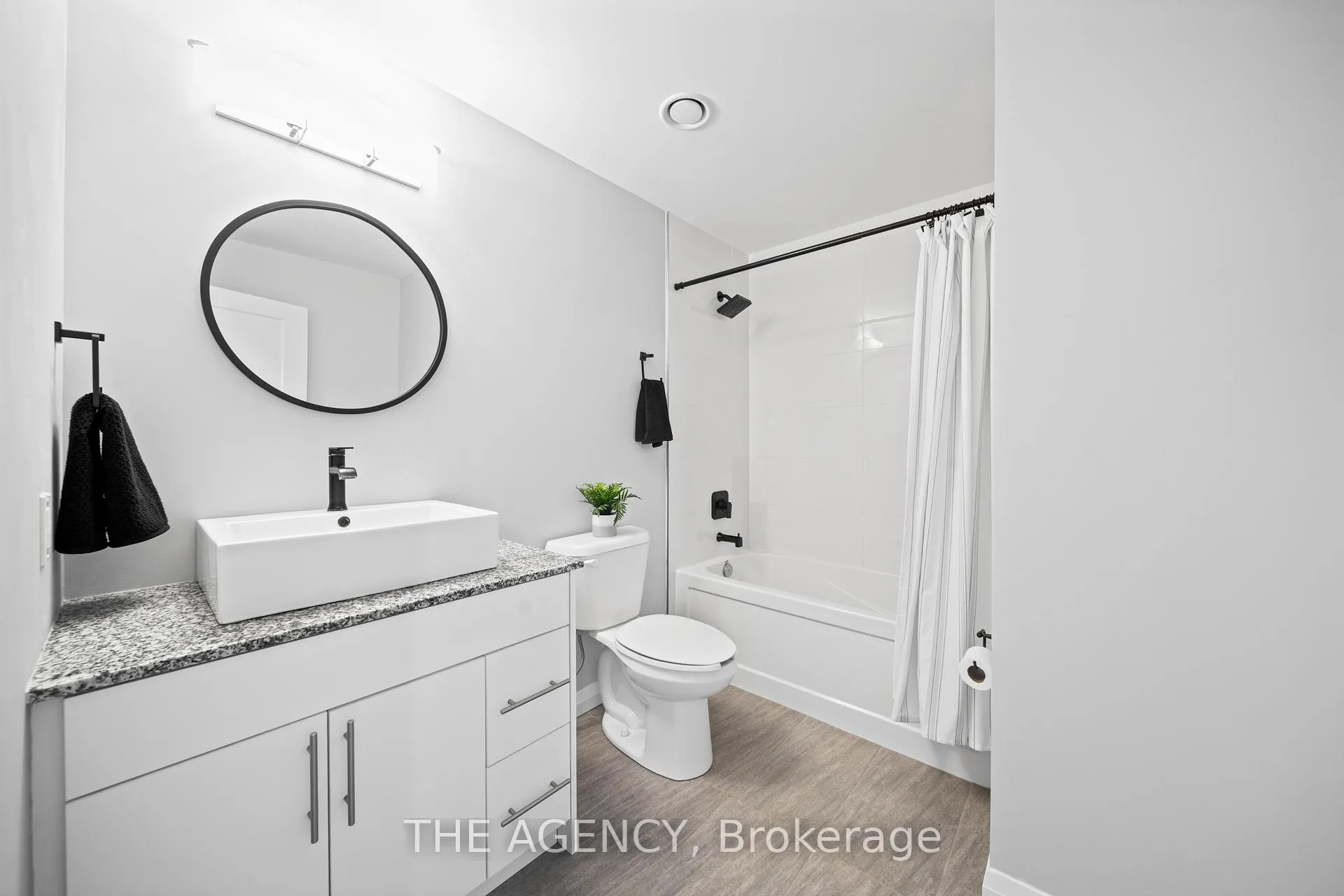 Photo 6 of Unit 2712, 60 Charles Street W, Kitchener — HOMEH