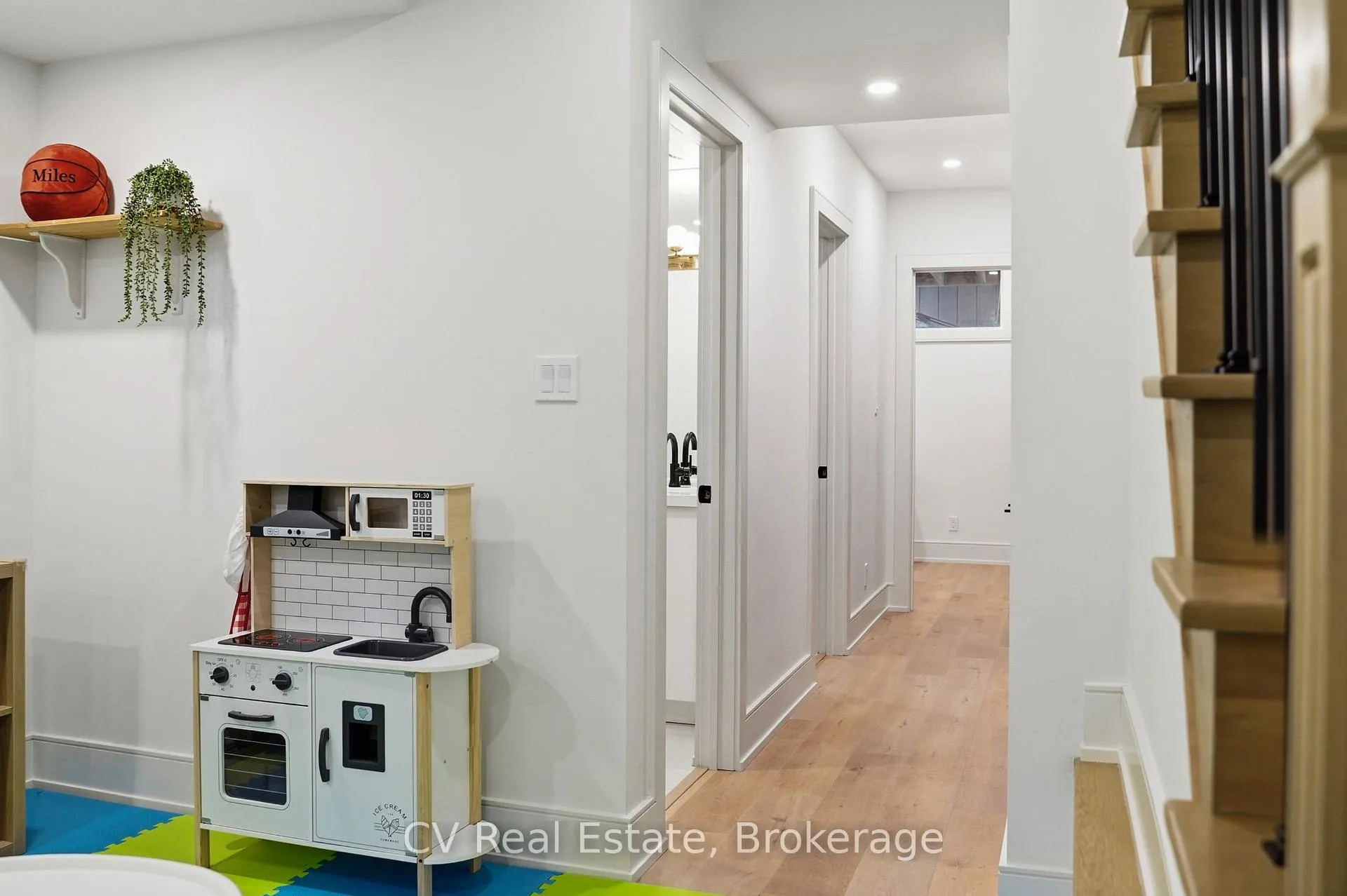 Photo 30 of 324 Winona Drive, Toronto, Oakwood Village — HOMEH