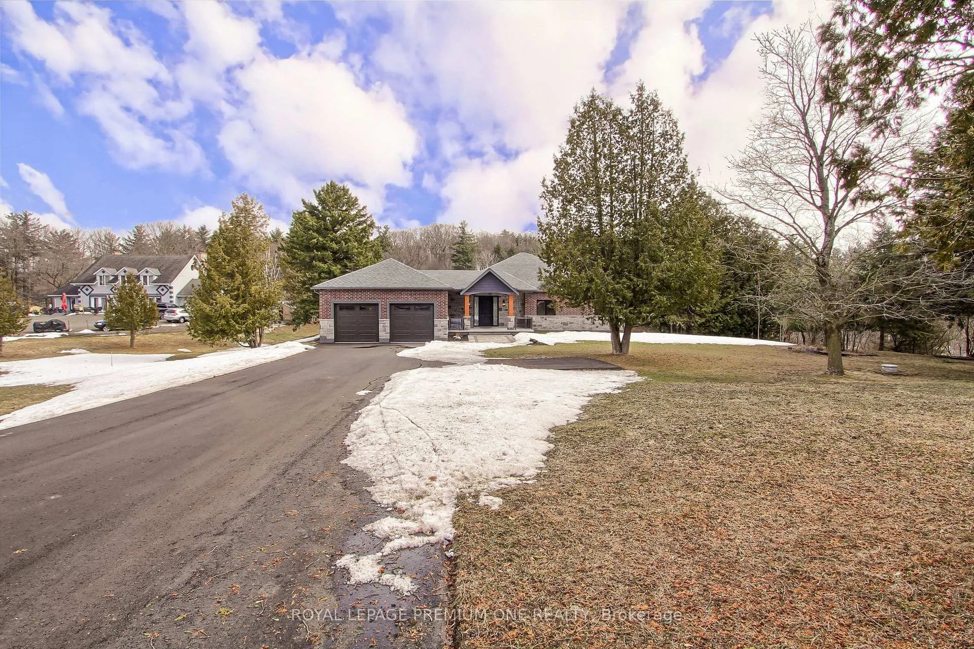 Photo 1 of 211 Pine Avenue, Caledon, Palgrave — HOMEH
