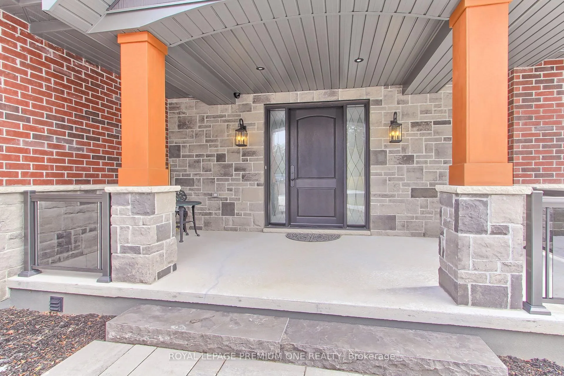 Photo 3 of 211 Pine Avenue, Caledon, Palgrave — HOMEH