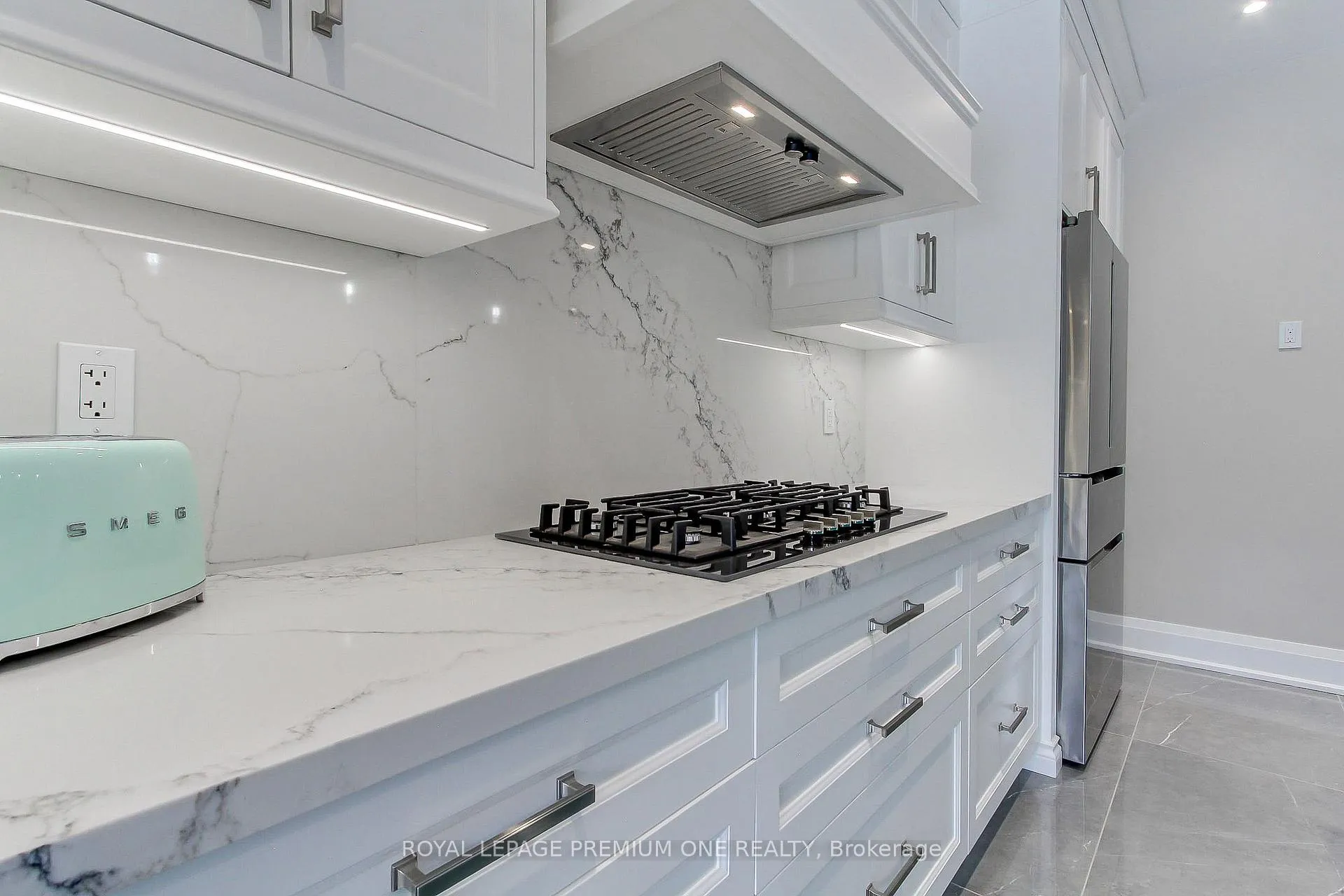 Photo 15 of 211 Pine Avenue, Caledon, Palgrave — HOMEH