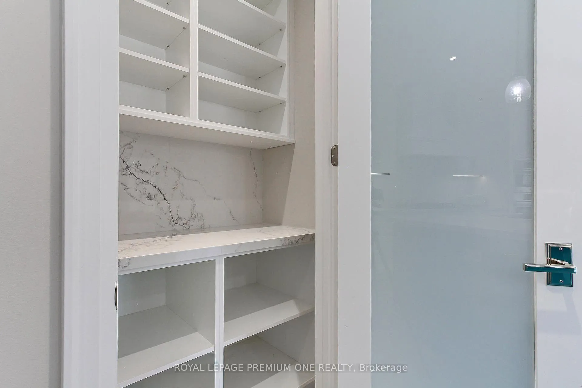 Photo 18 of 211 Pine Avenue, Caledon, Palgrave — HOMEH