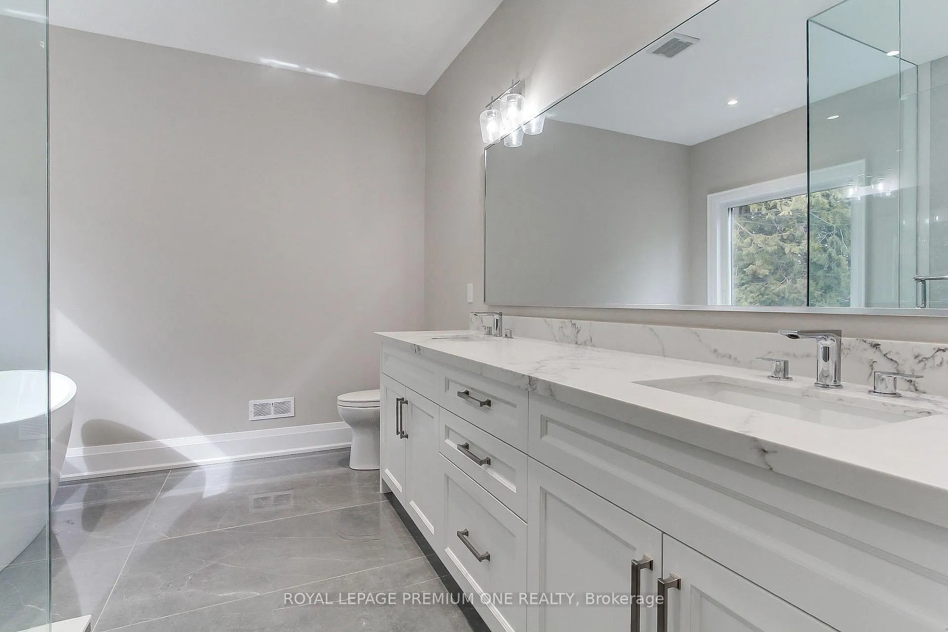Photo 24 of 211 Pine Avenue, Caledon, Palgrave — HOMEH