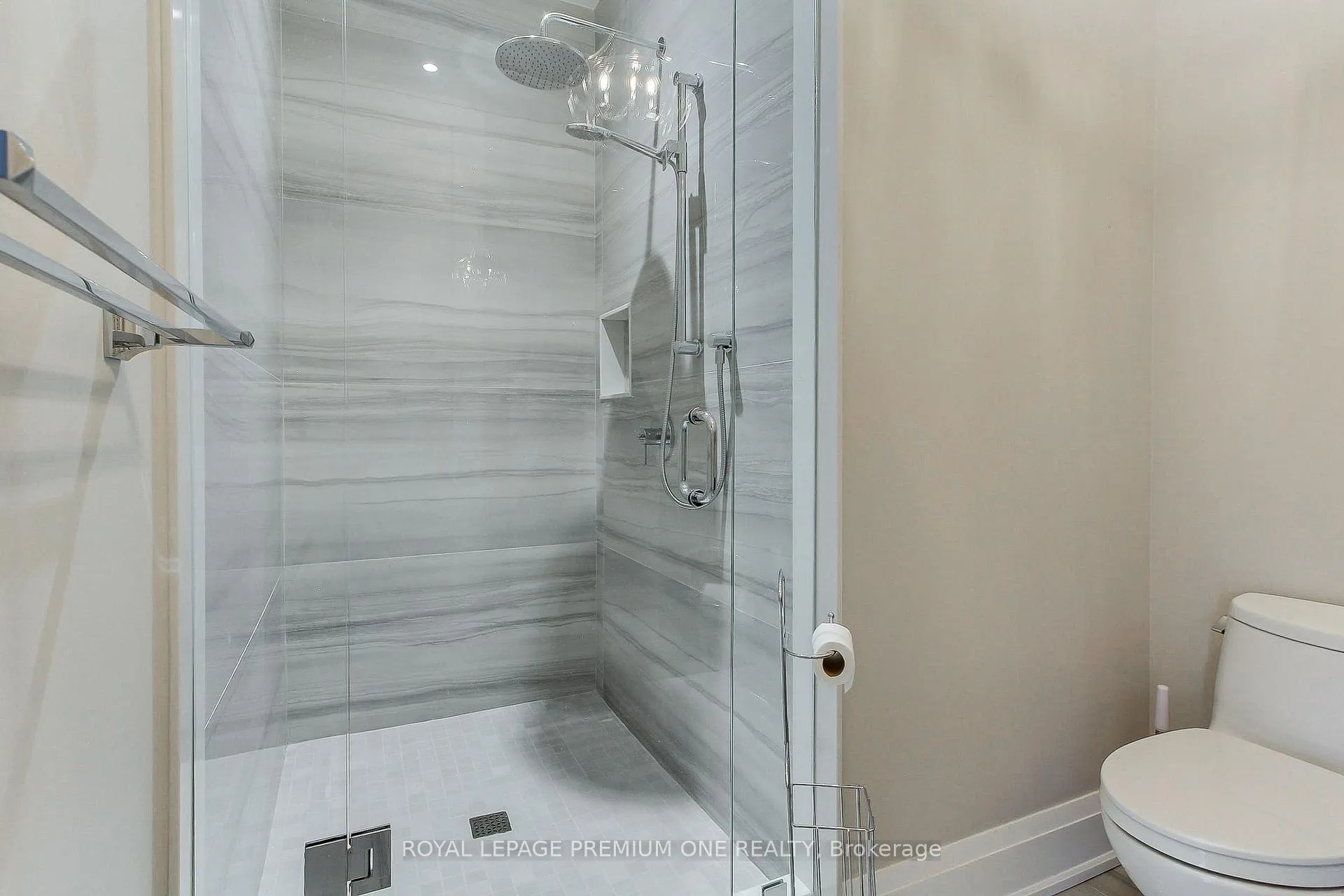 Photo 31 of 211 Pine Avenue, Caledon, Palgrave — HOMEH