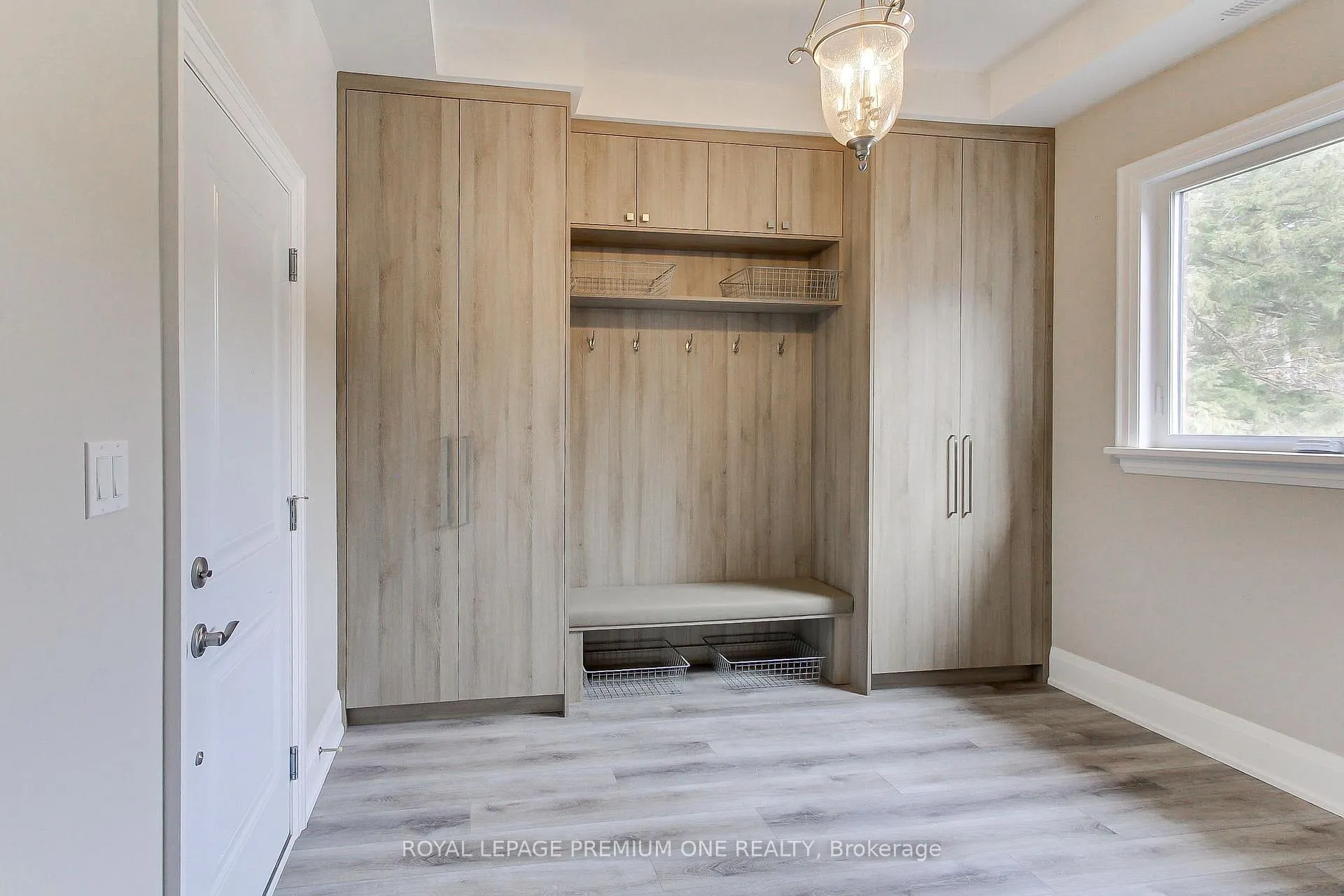 Photo 32 of 211 Pine Avenue, Caledon, Palgrave — HOMEH