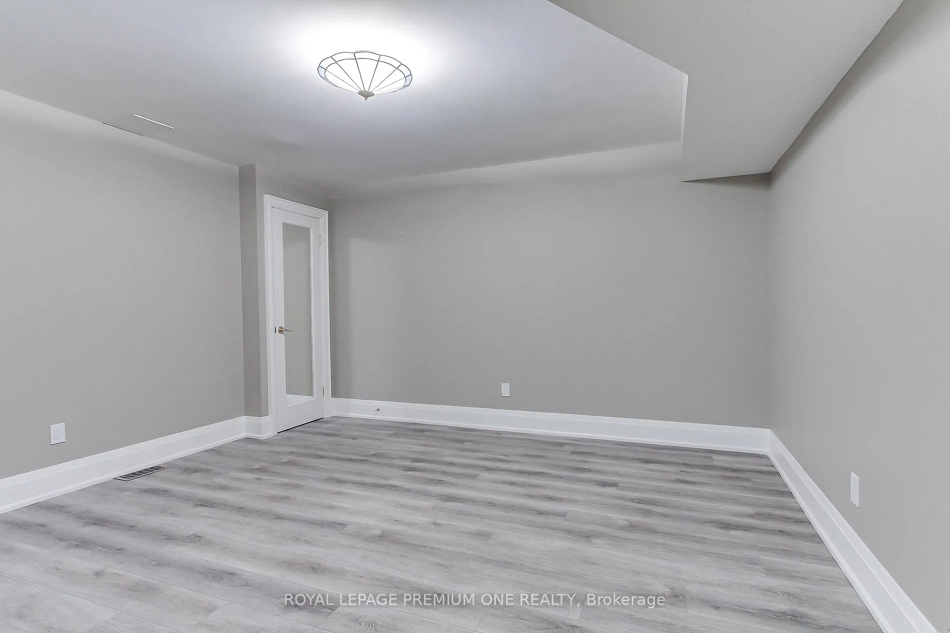 Photo 40 of 211 Pine Avenue, Caledon, Palgrave — HOMEH