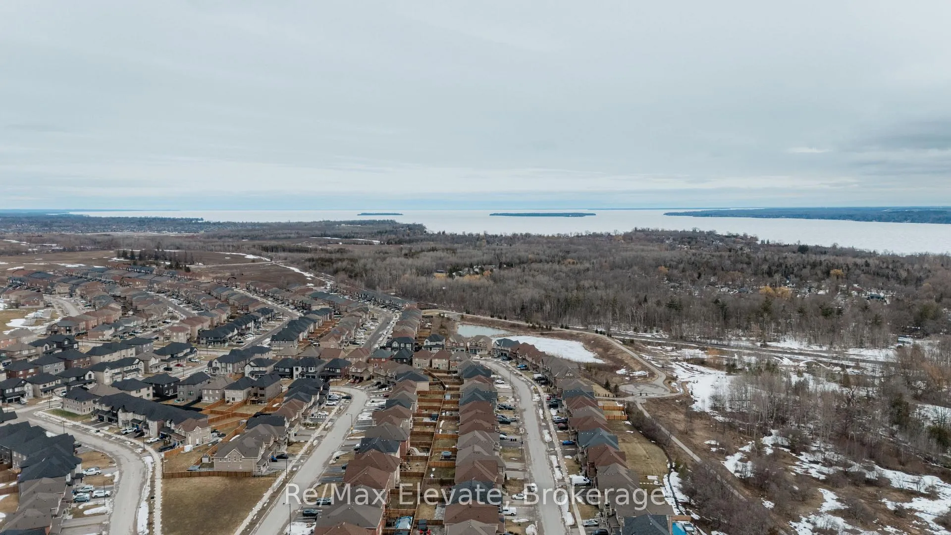 Photo 2 of 958 Green Street, Innisfil, Lefroy — HOMEH