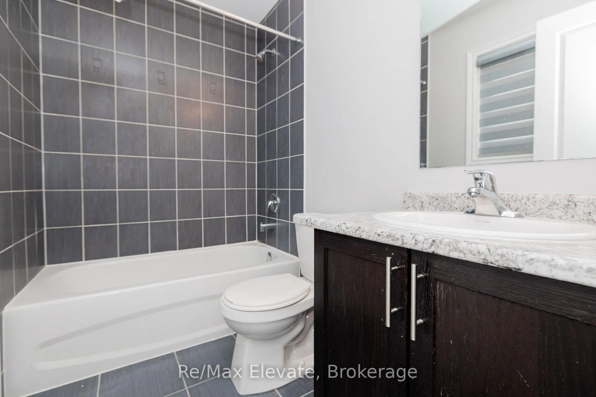 Photo 6 of 958 Green Street, Innisfil, Lefroy — HOMEH