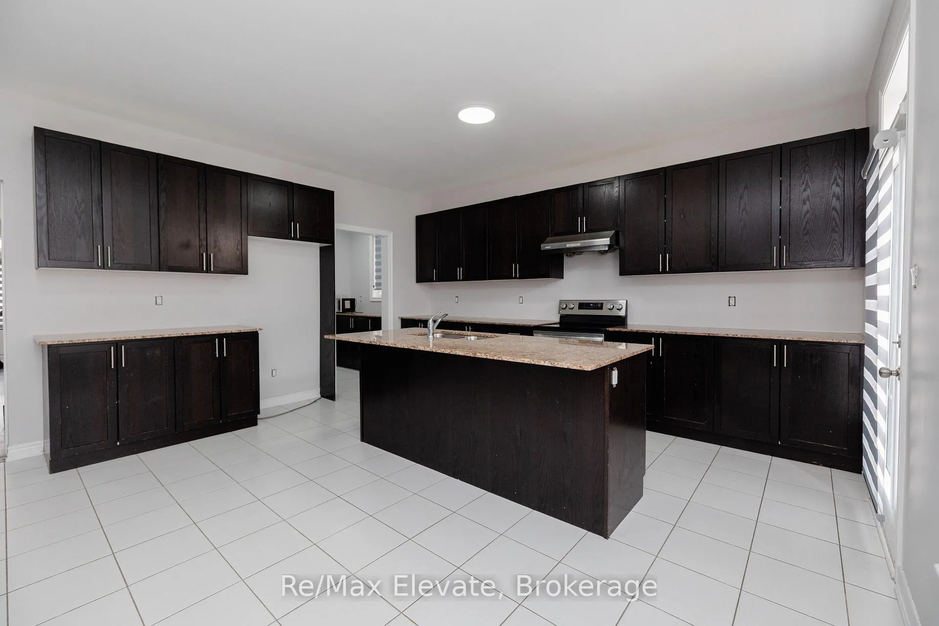 Photo 14 of 958 Green Street, Innisfil, Lefroy — HOMEH