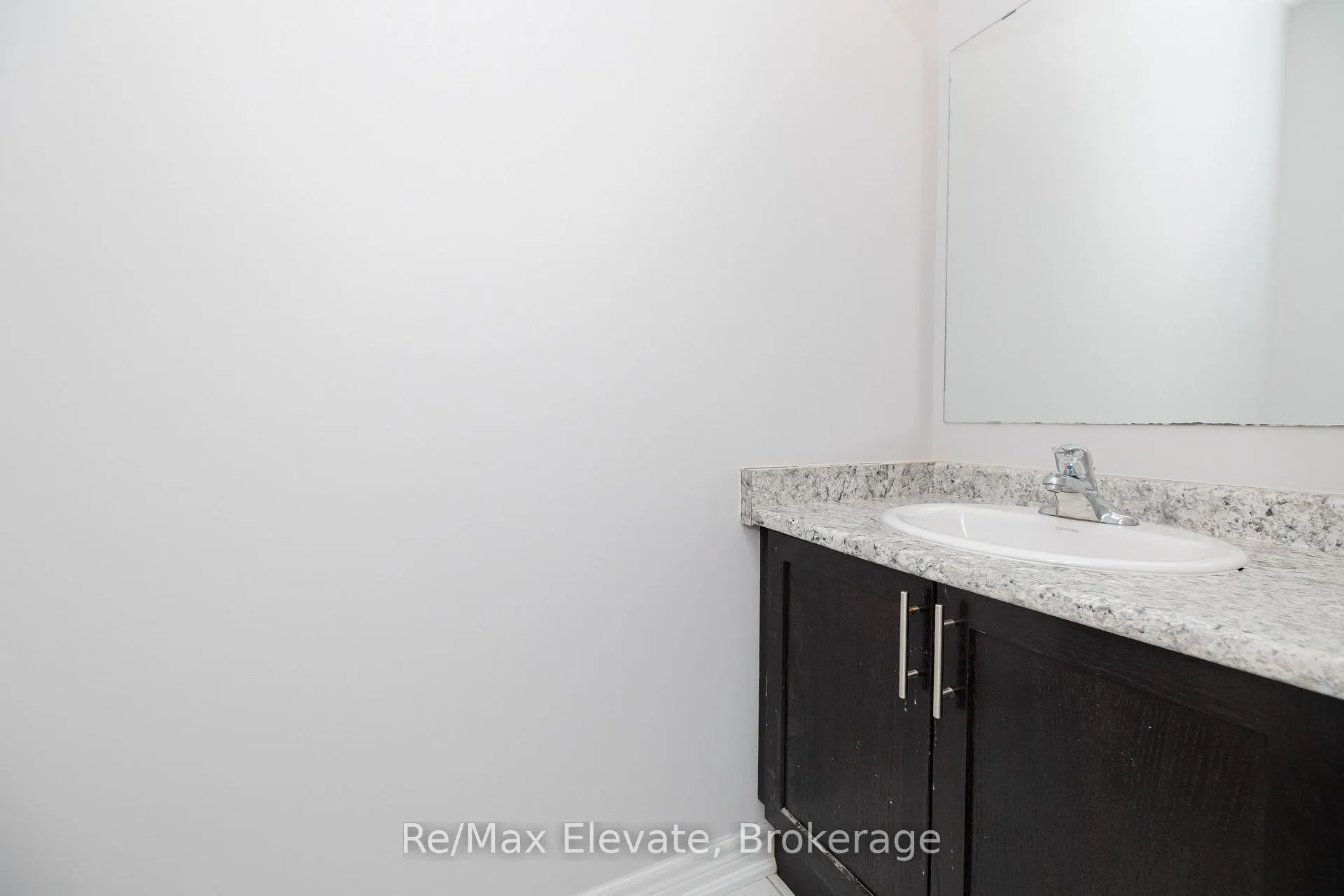 Photo 18 of 958 Green Street, Innisfil, Lefroy — HOMEH