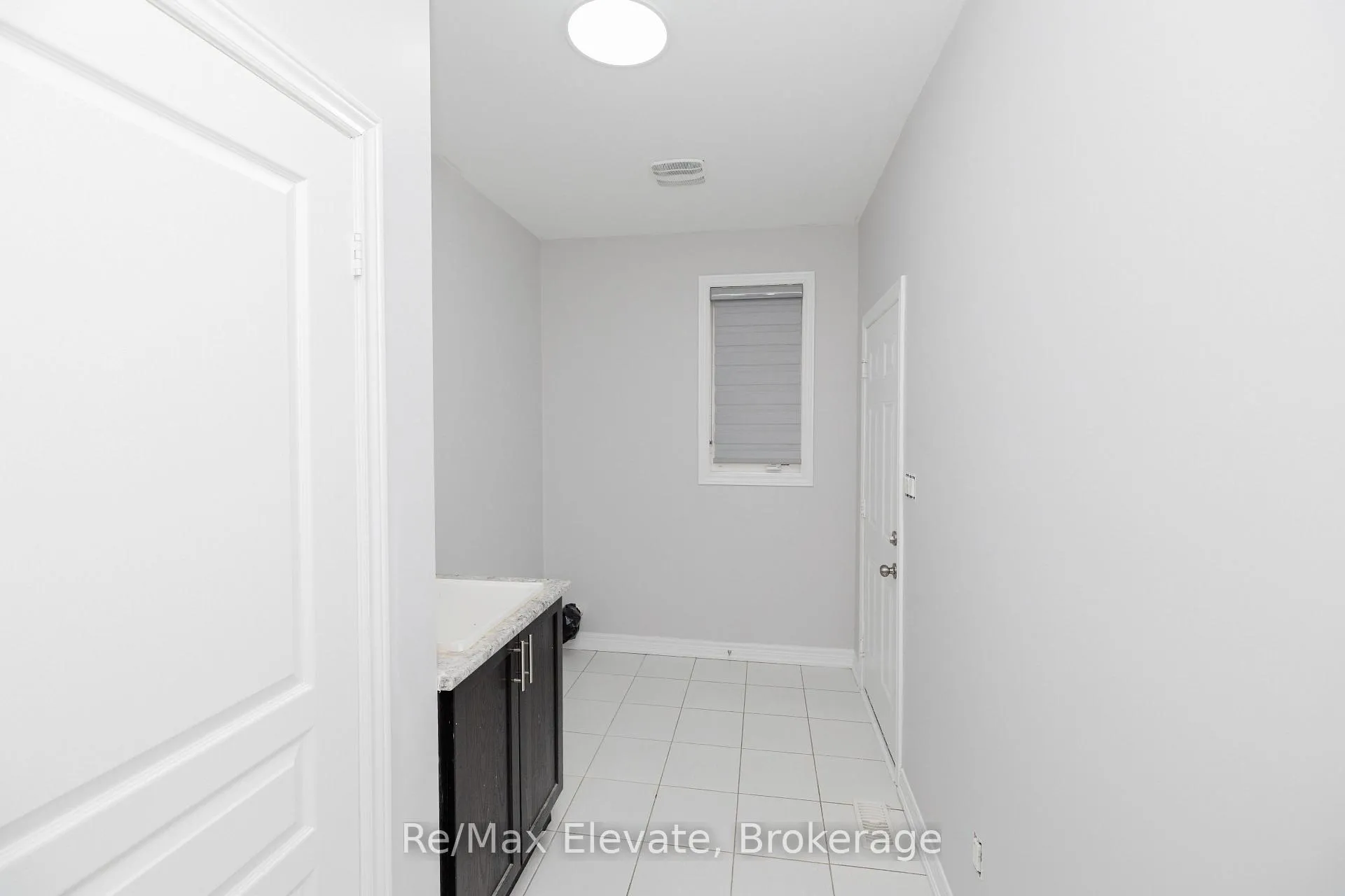 Photo 19 of 958 Green Street, Innisfil, Lefroy — HOMEH