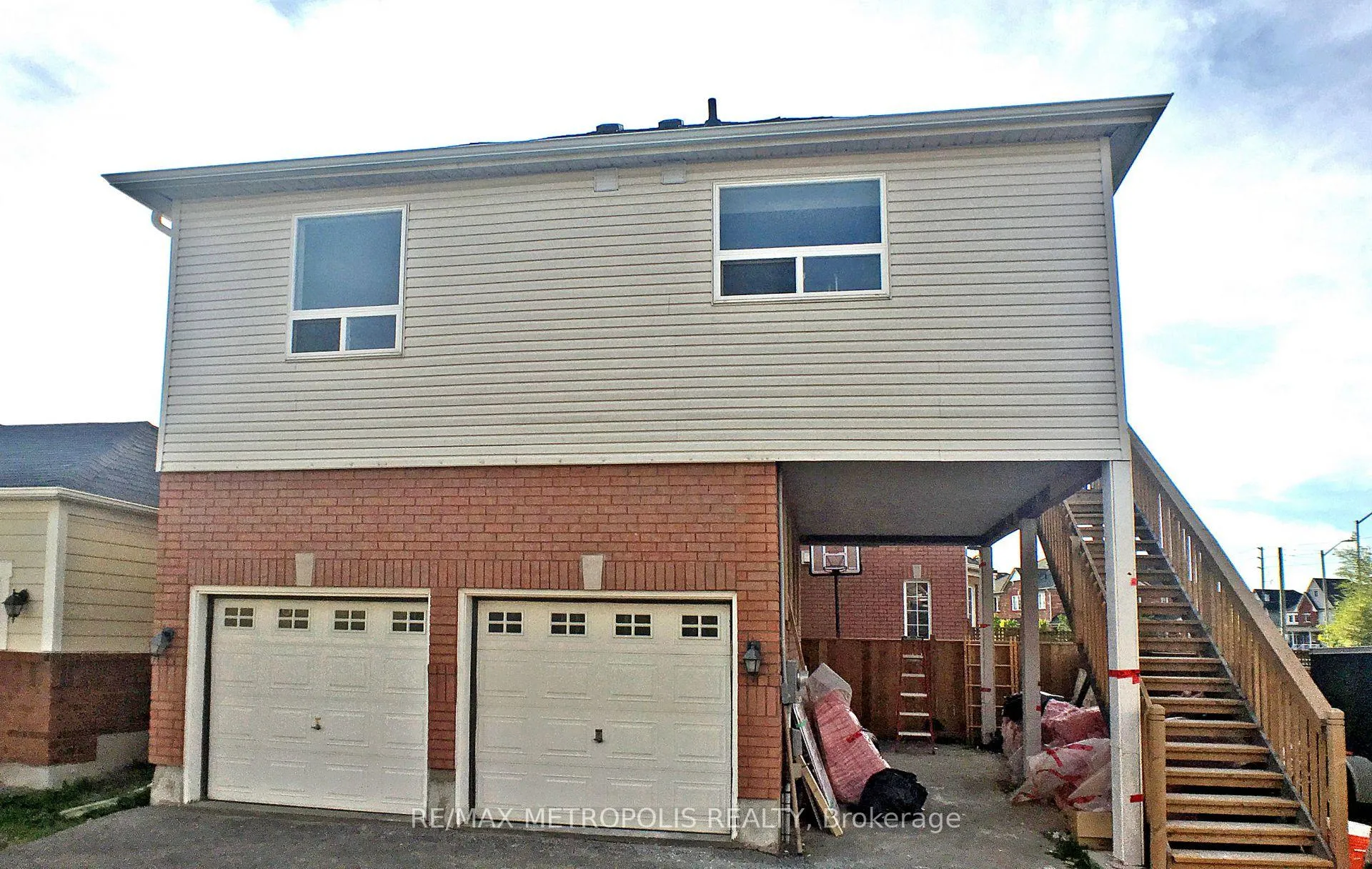 Photo 1 of Unit Coach, 381 Country Glen Road, Markham, Cornell — HOMEH