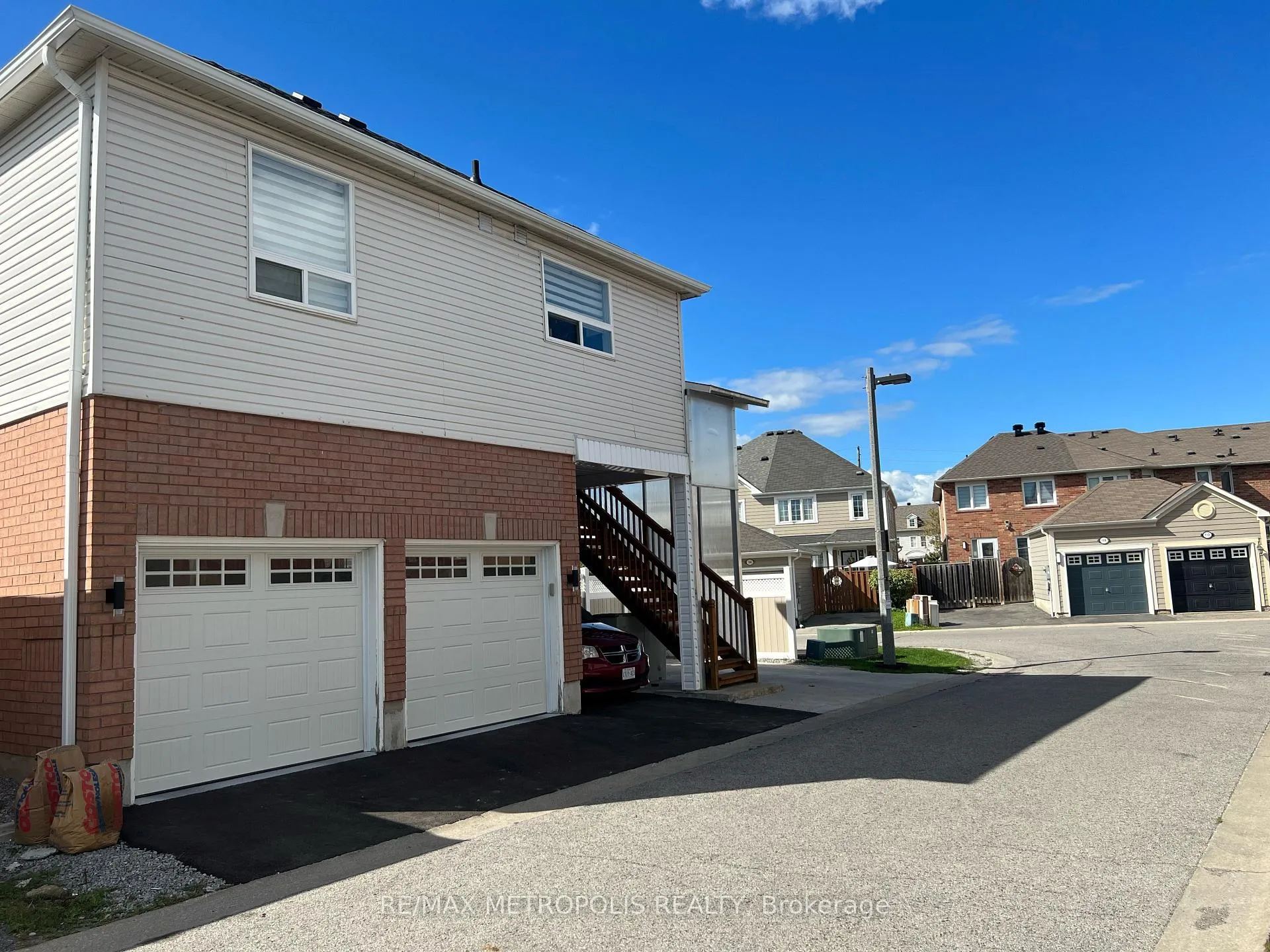 Photo 2 of Unit Coach, 381 Country Glen Road, Markham, Cornell — HOMEH