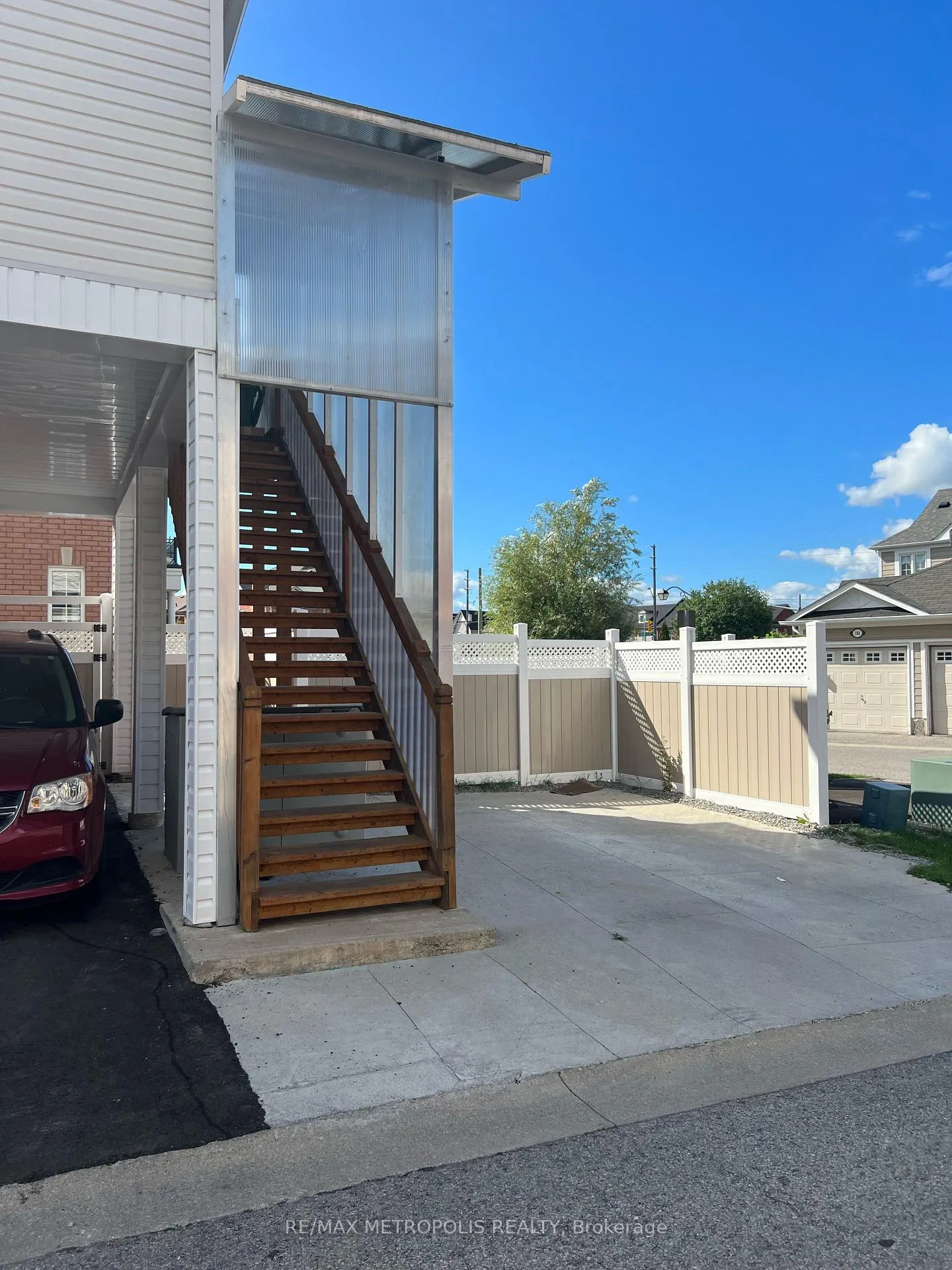 Photo 3 of Unit Coach, 381 Country Glen Road, Markham, Cornell — HOMEH