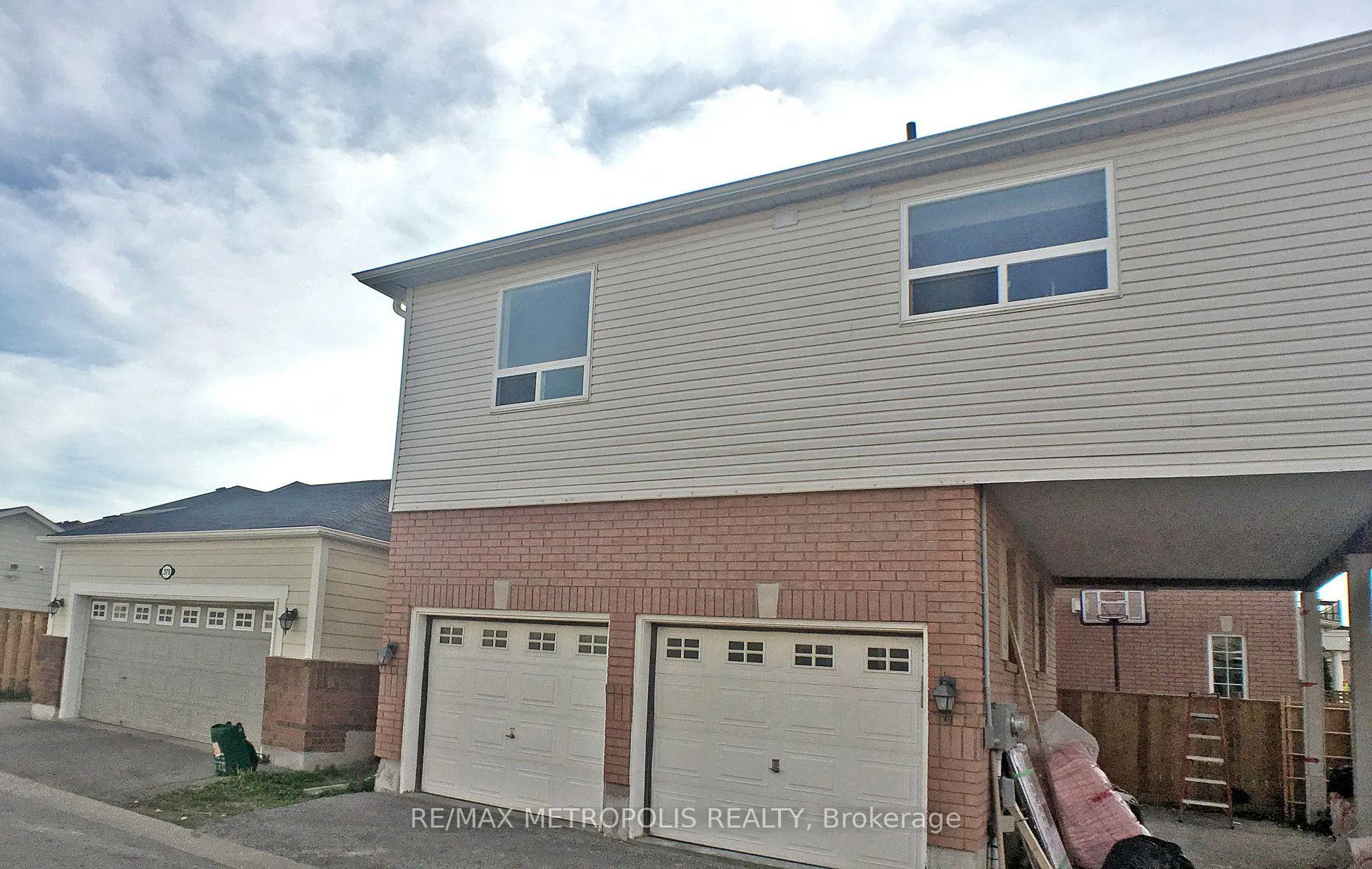 Photo 4 of Unit Coach, 381 Country Glen Road, Markham, Cornell — HOMEH