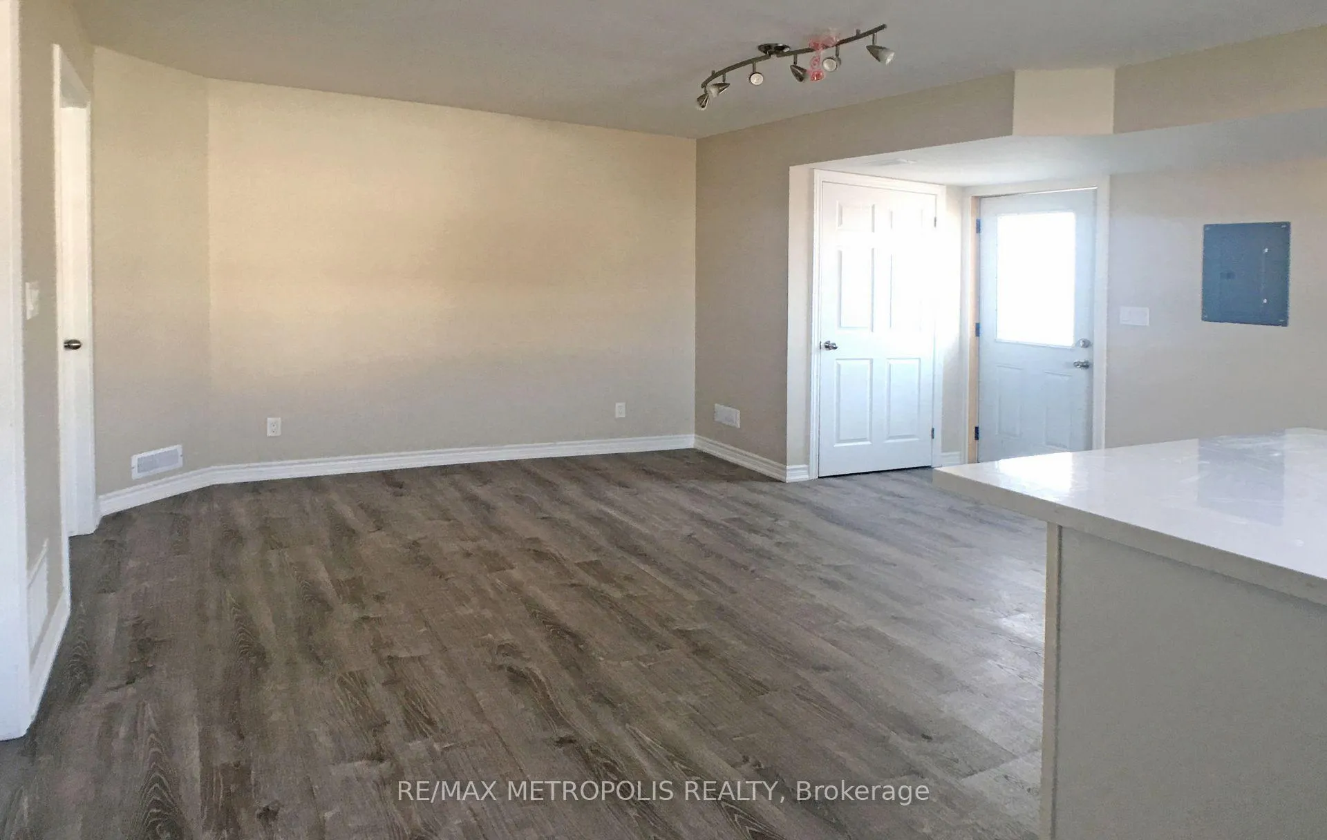 Photo 7 of Unit Coach, 381 Country Glen Road, Markham, Cornell — HOMEH